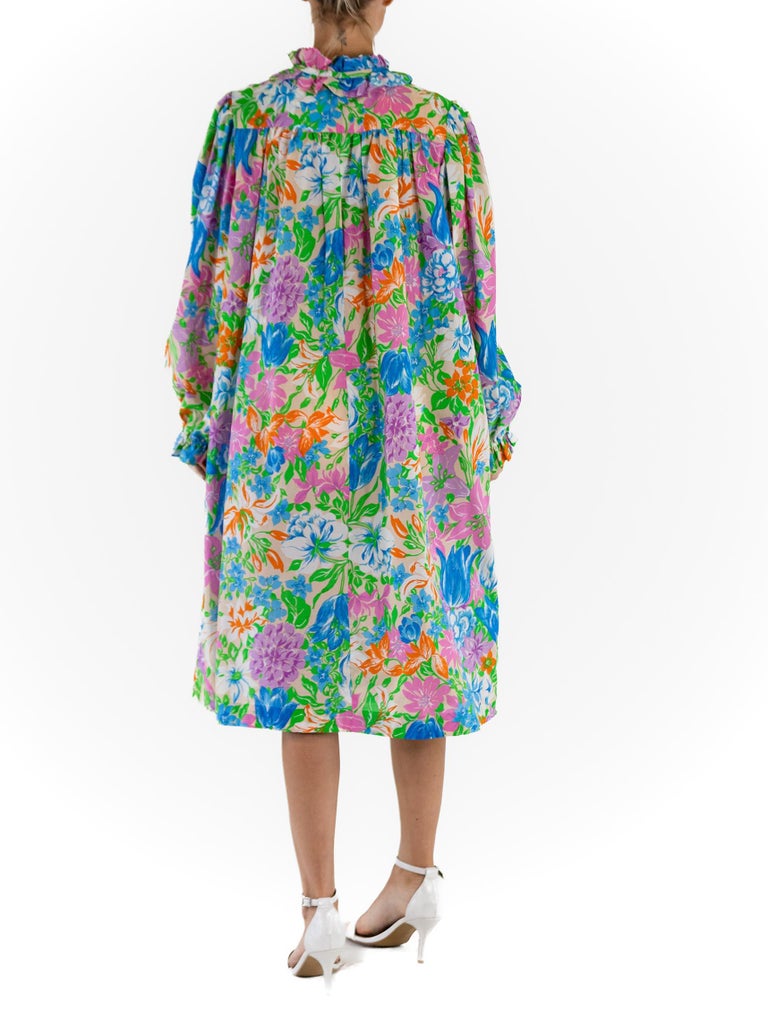 1960S Bergdorf Goodman White Cotton Purple And Blue Floral Dress With Sleeves For Sale 3