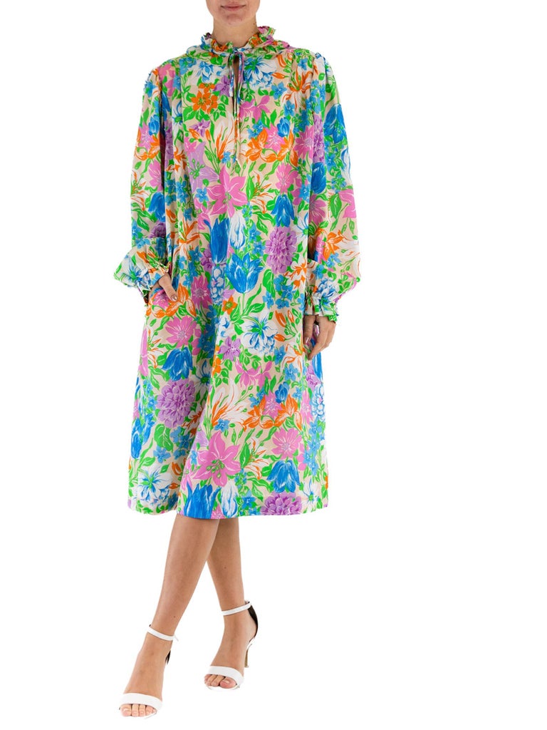 1960S Bergdorf Goodman White Cotton Purple And Blue Floral Dress With Sleeves For Sale 5