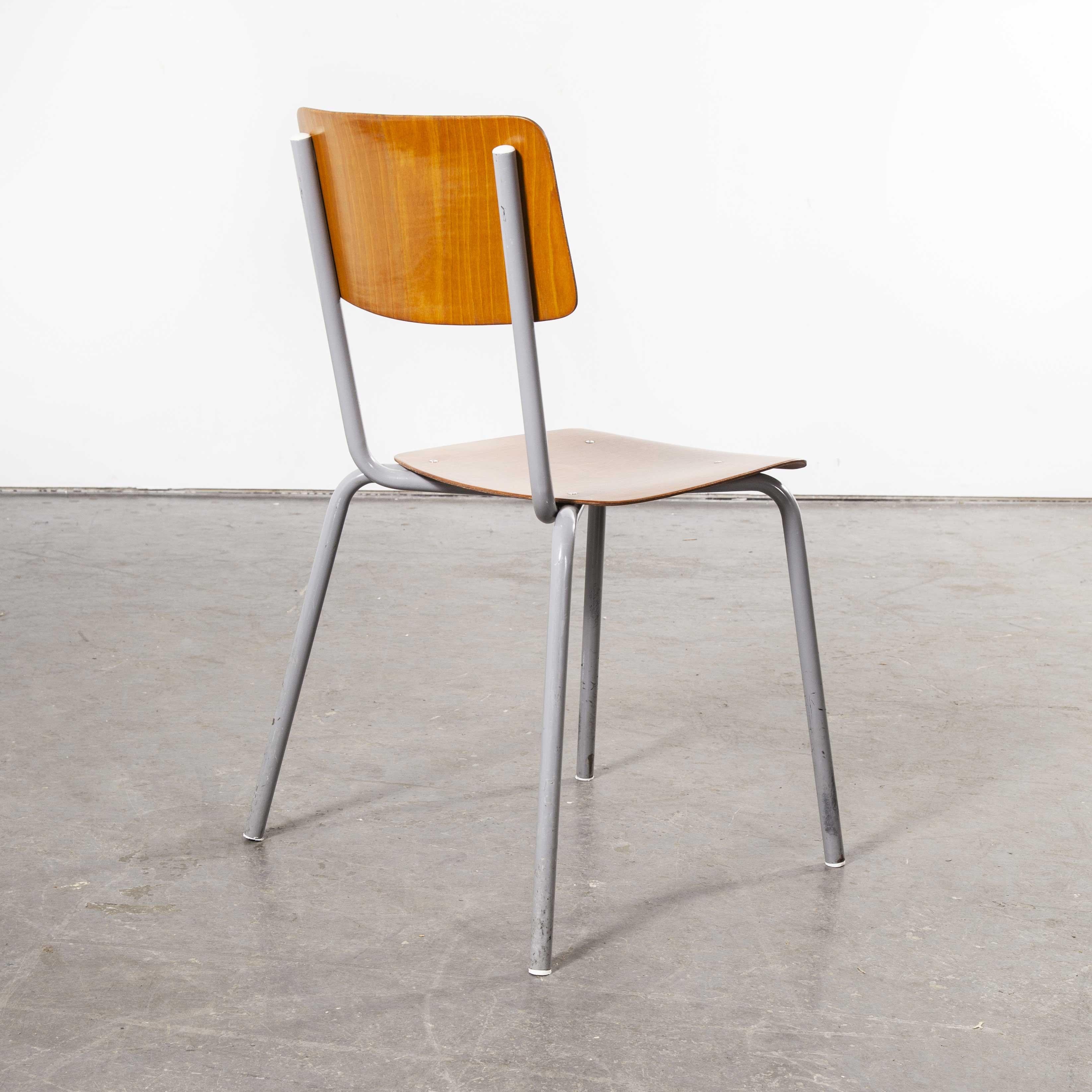 1960's Berl & Cie Mid Century Stacking Chairs - Pagholz - Letzte Restbestände im Angebot 1
