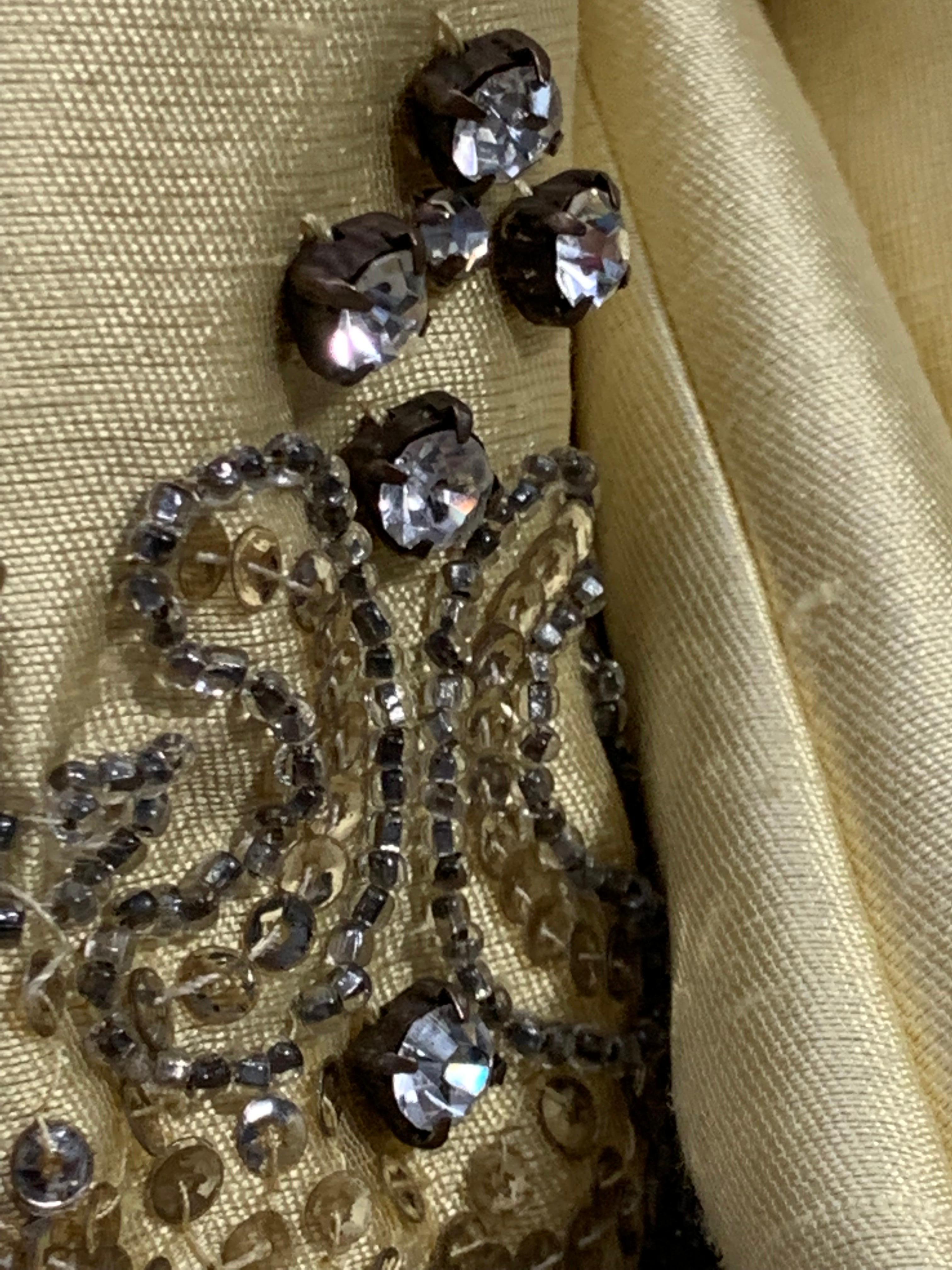 Bernetti - Ensemble manteau et robe opéra en soie citrine avec perles extravagantes, années 1960  en vente 9