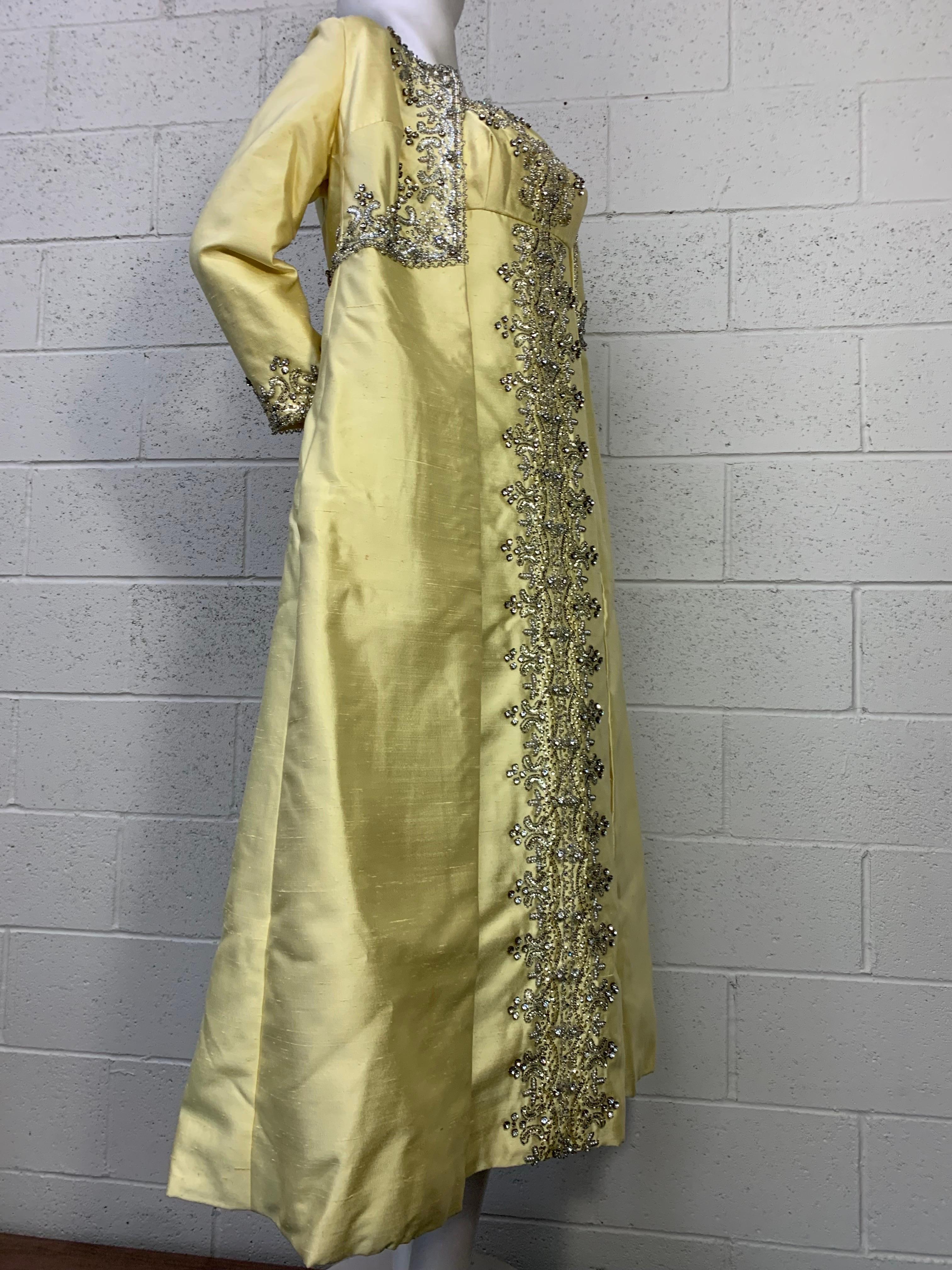 Bernetti - Ensemble manteau et robe opéra en soie citrine avec perles extravagantes, années 1960  Excellent état - En vente à Gresham, OR
