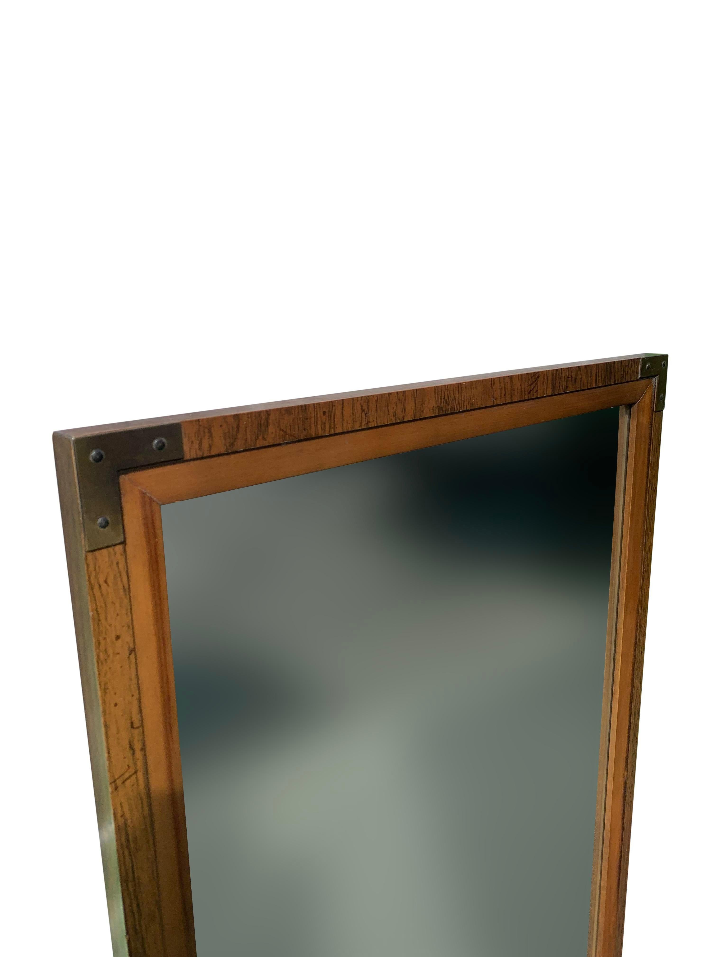 Stile Campaign Specchio Campaigner di Bernhardt del 1960 in ottone e Wood in vendita