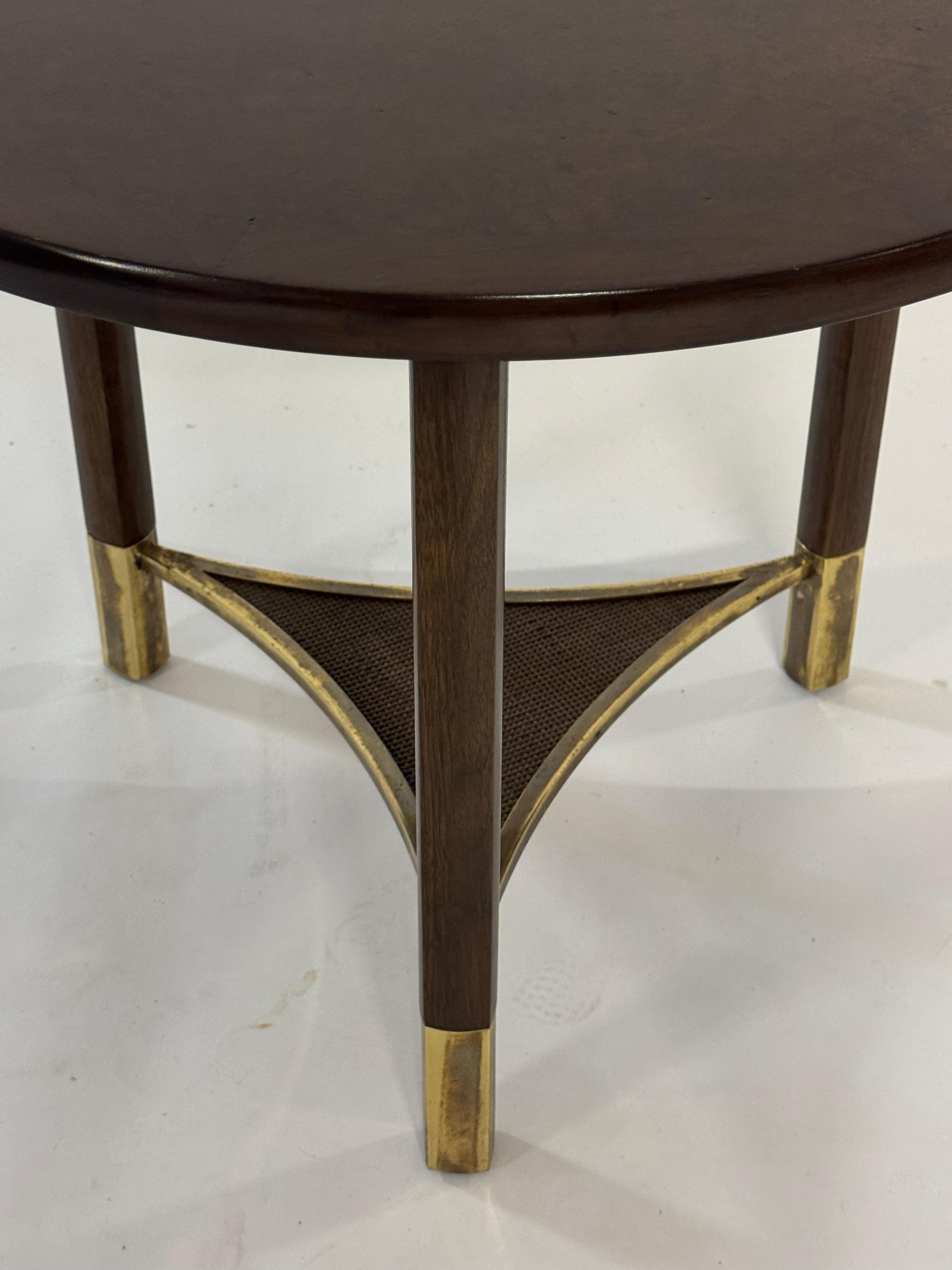 Metà XX secolo 1960 Bert England per Johnson Furniture Co. Tavolino o tavolo occasionale in ebano in vendita