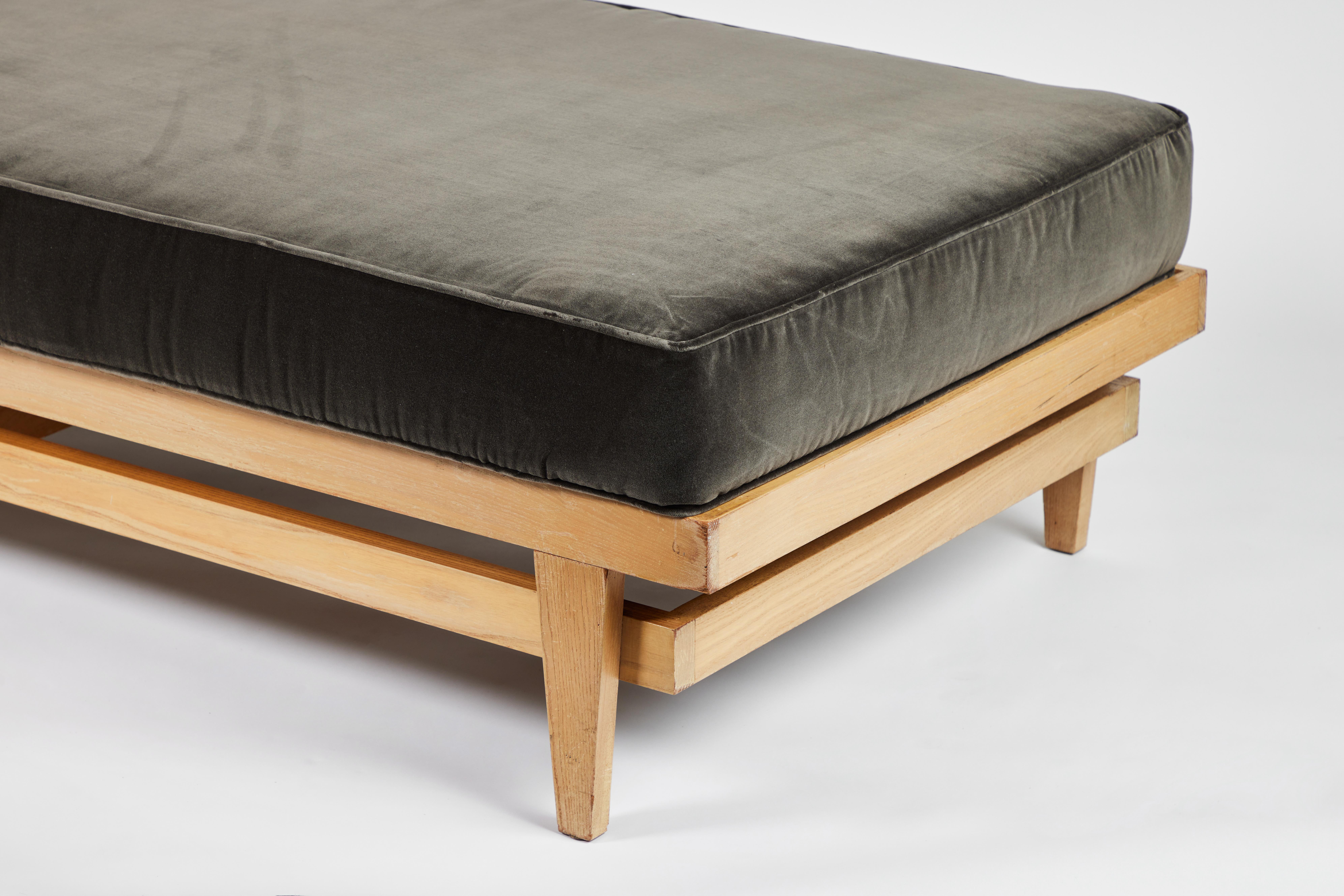 1960s Bertrand Goldberg Bleached Oak Daybed with Kravet Velvet Cushion In Good Condition For Sale In Chicago, IL