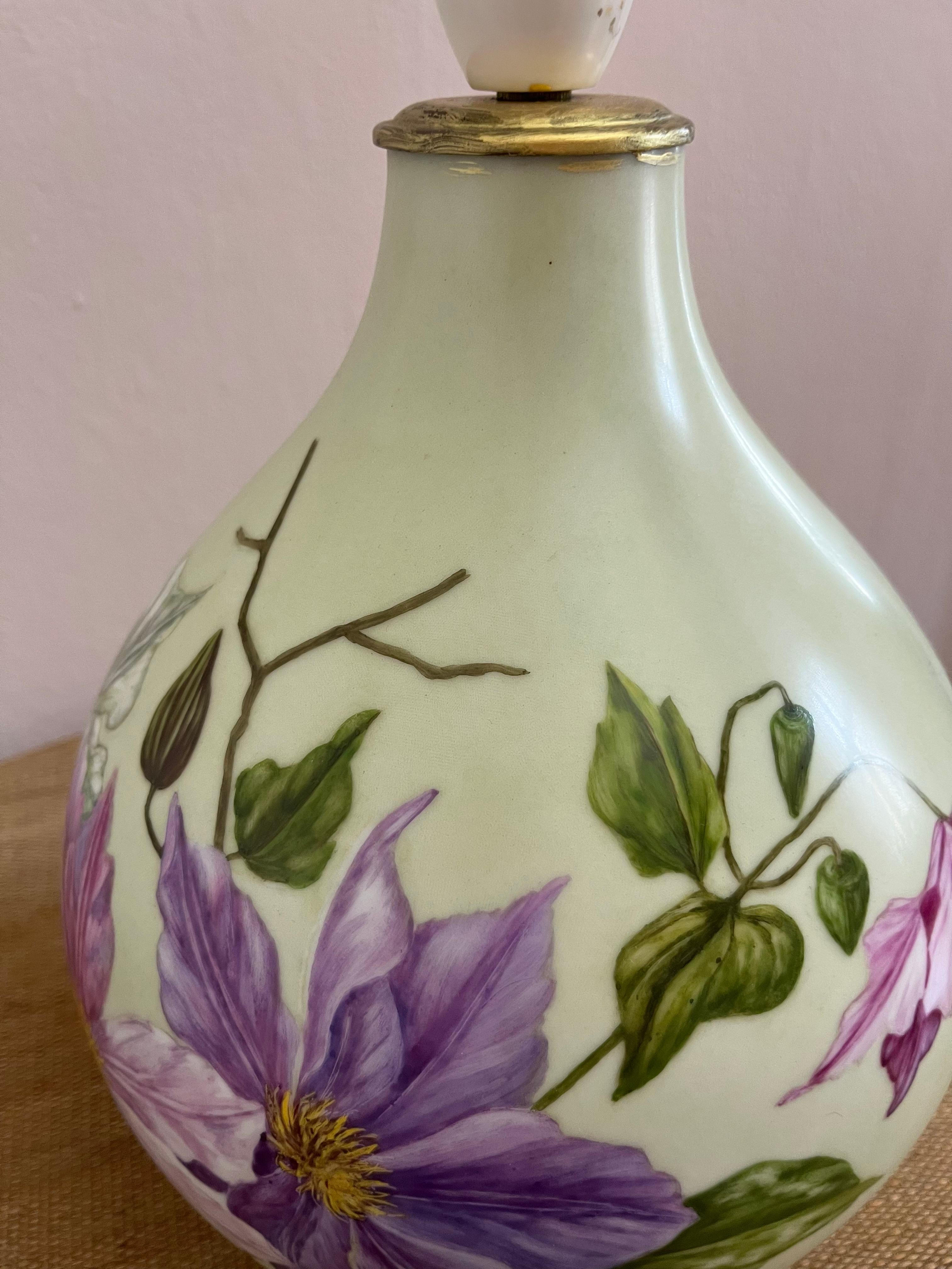 Metà XX secolo Lampada da tavolo a fiore decorato in porcellana dipinta a mano, anni '60 in vendita