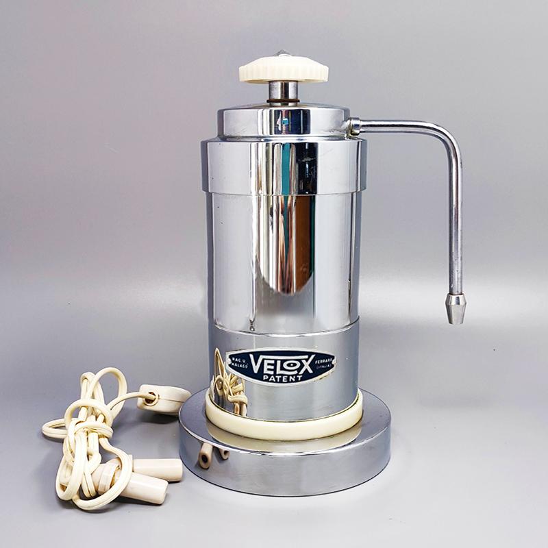 1960s Big Velox Ferrara coffee machine by Paolo Malago in metal and bakelite with cable. Made in Italy.
It works very well and it is in excellent condition
Dimension:
5,11