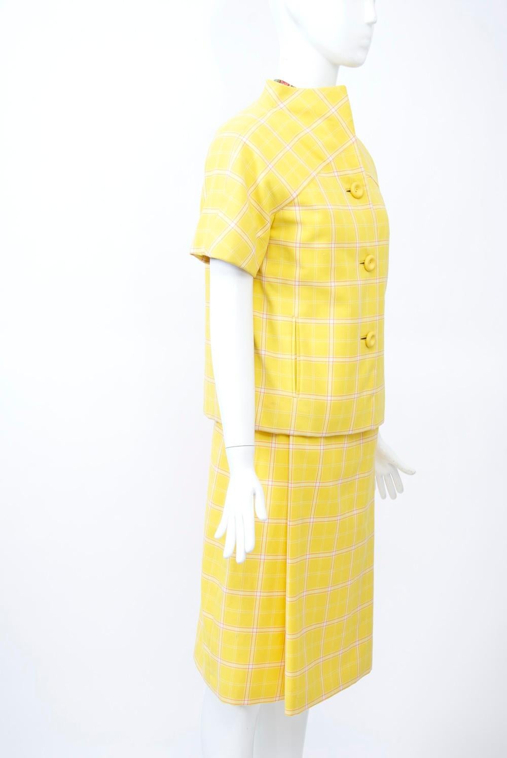Costume trois pièces jaune Bill Blass des années 1960 avec coquille cachemire Bon état - En vente à Alford, MA