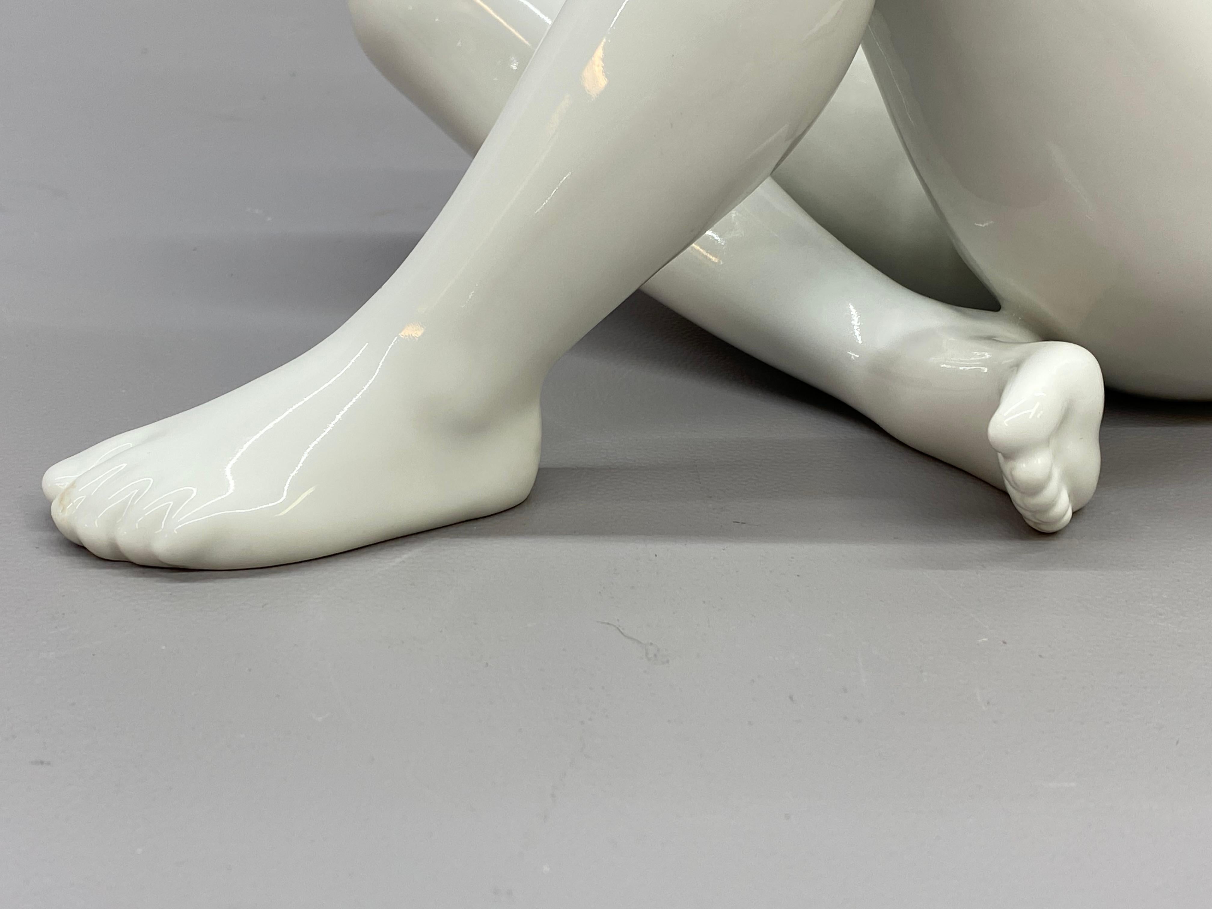 Ragazza della Groenlandia in porcellana bianca di Bing & Grondahl degli anni '60 in vendita 3