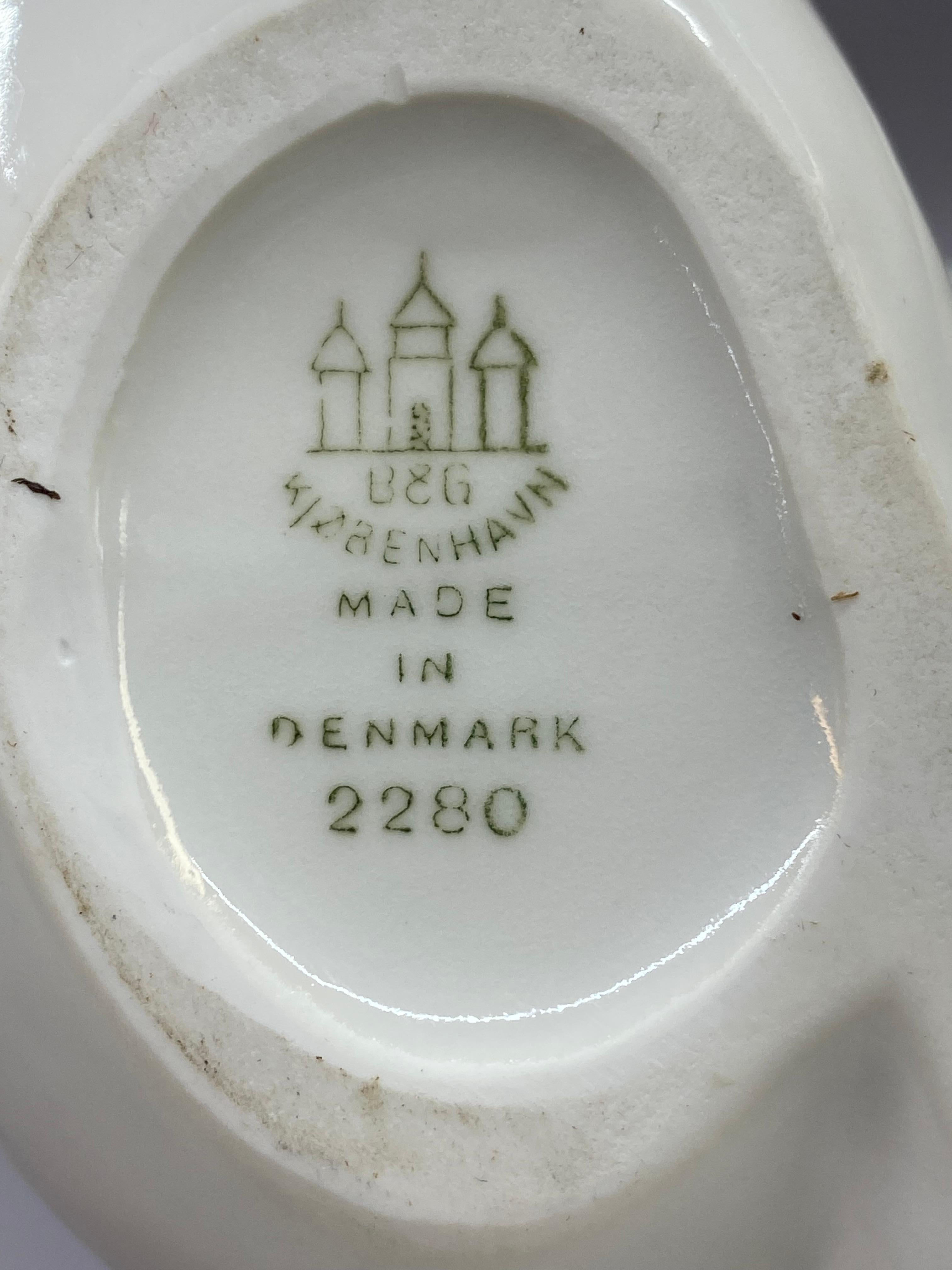 Ragazza della Groenlandia in porcellana bianca di Bing & Grondahl degli anni '60 in vendita 5