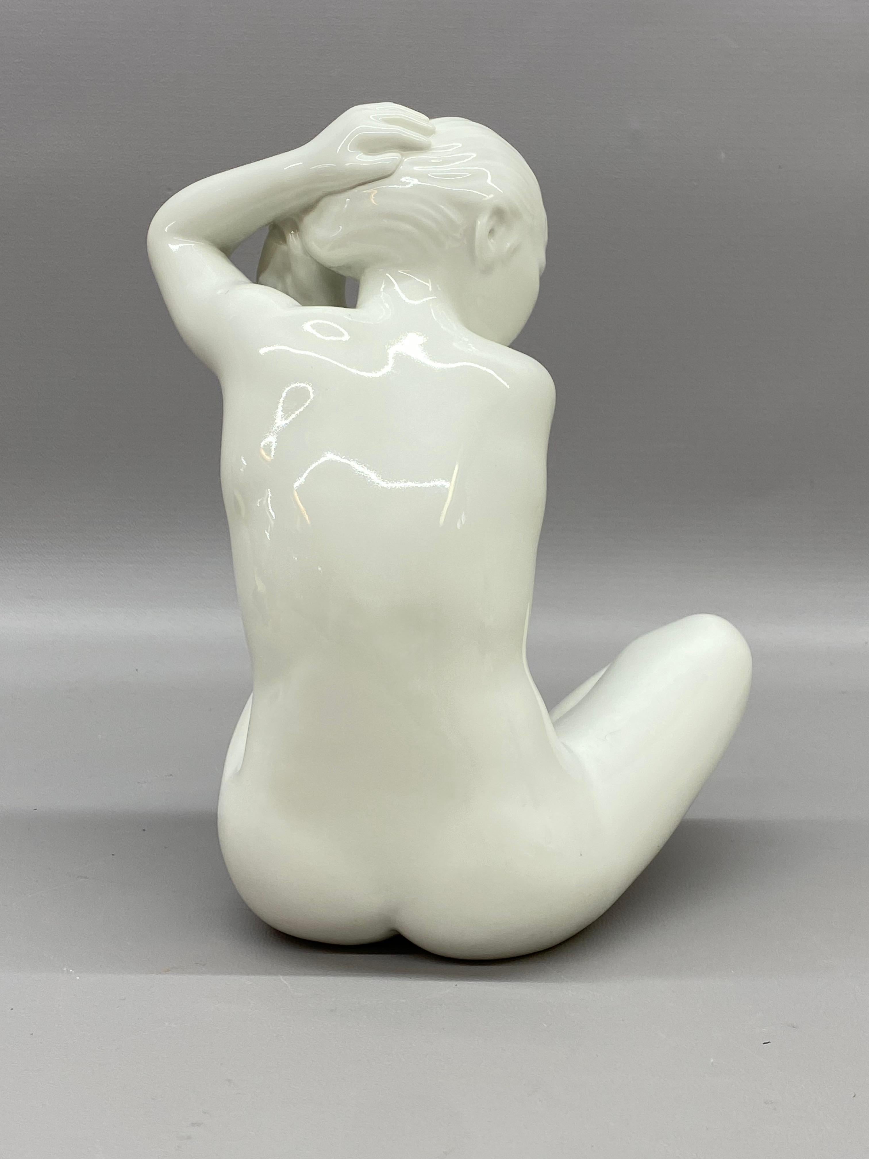 Ragazza della Groenlandia in porcellana bianca di Bing & Grondahl degli anni '60 In condizioni buone in vendita a Garnerville, NY