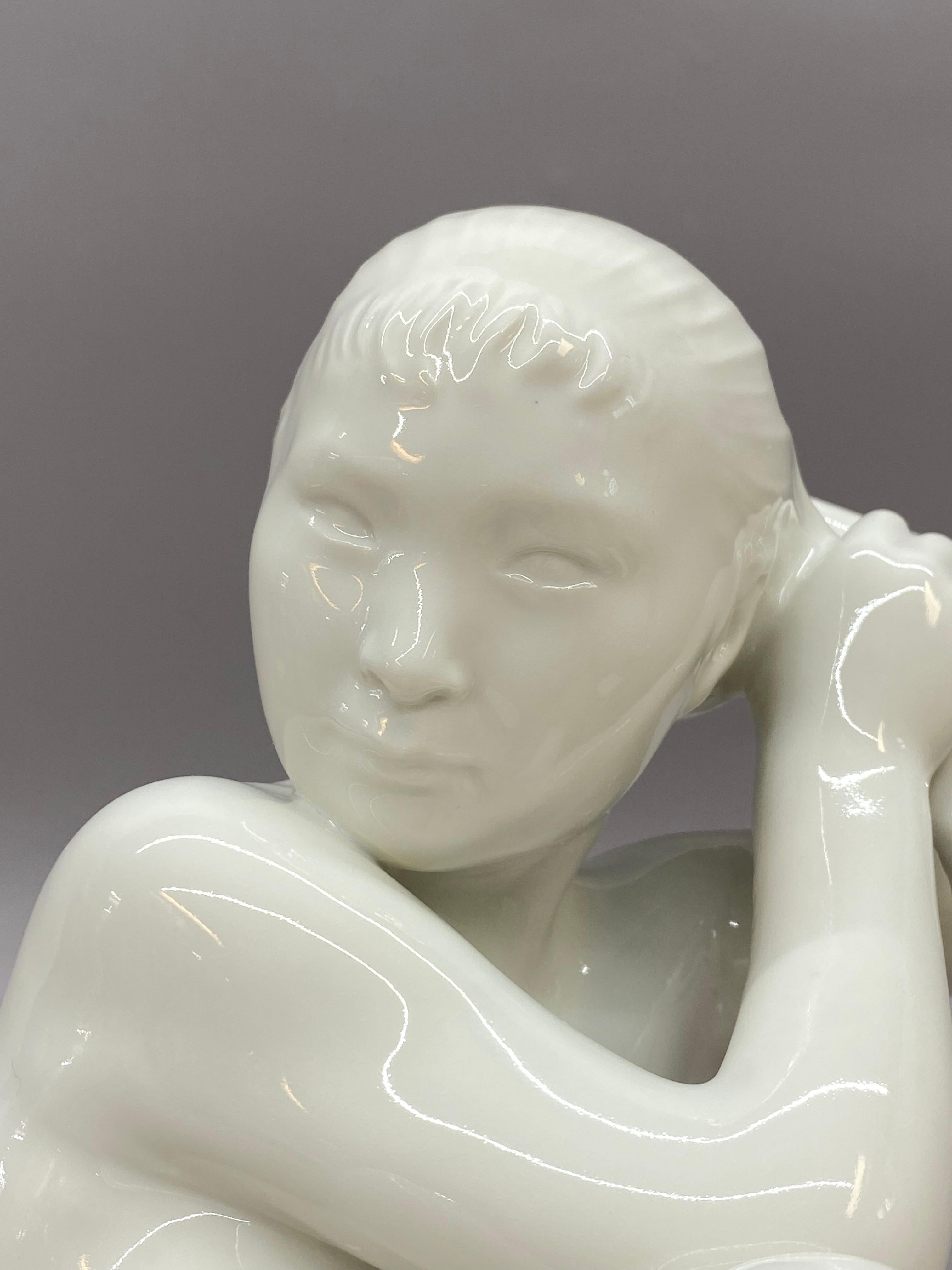 Ragazza della Groenlandia in porcellana bianca di Bing & Grondahl degli anni '60 in vendita 1