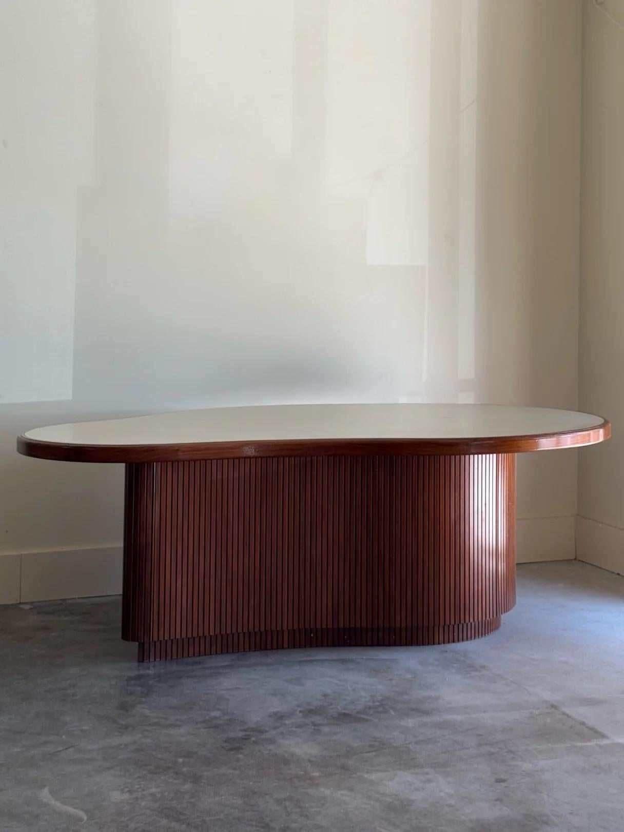 Mesa de comedor acanalada biomórfica de los años 60 en Bueno estado para la venta en Sarasota, FL