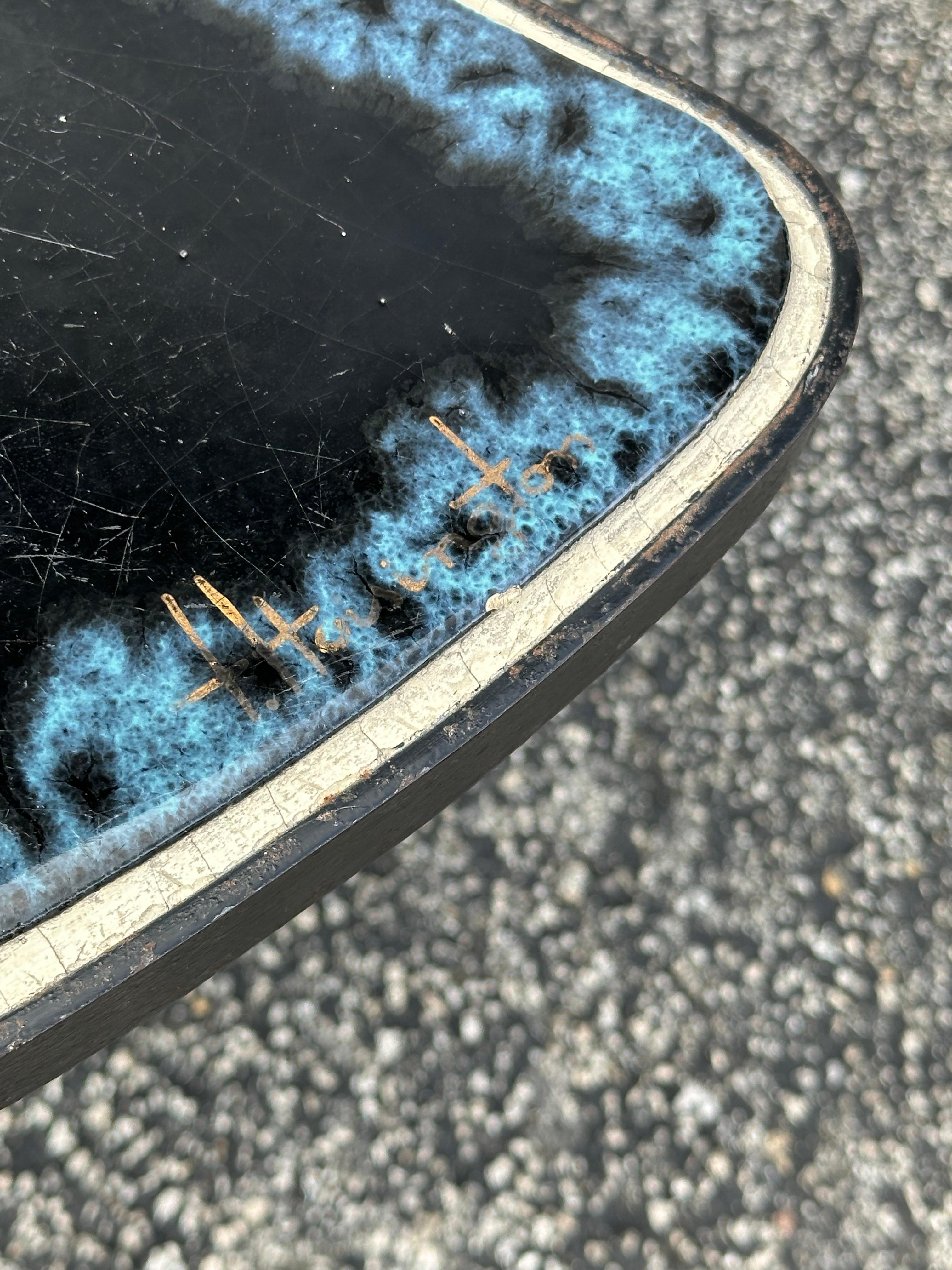 Table basse de forme libre en carreaux noirs et bleus des années 1960 en vente 8