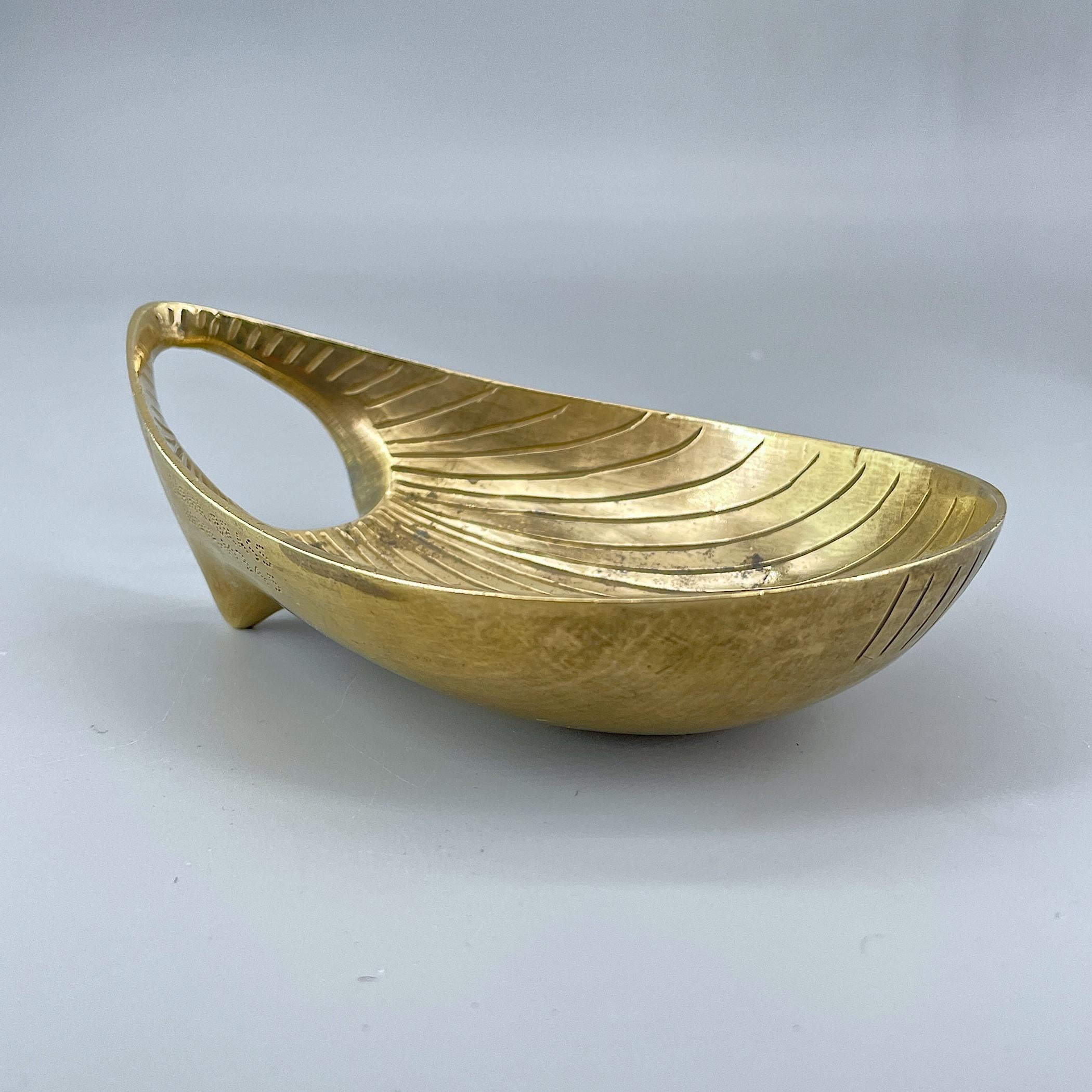 Mid-Century Modern 1960s, Biomorphic Sea Form Brass Table Dish For Sale