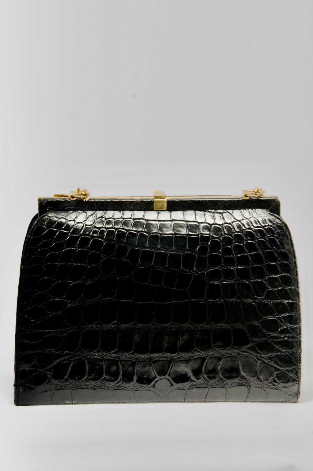 1960s Black Alligator Handbag In Good Condition For Sale In Alford, MA