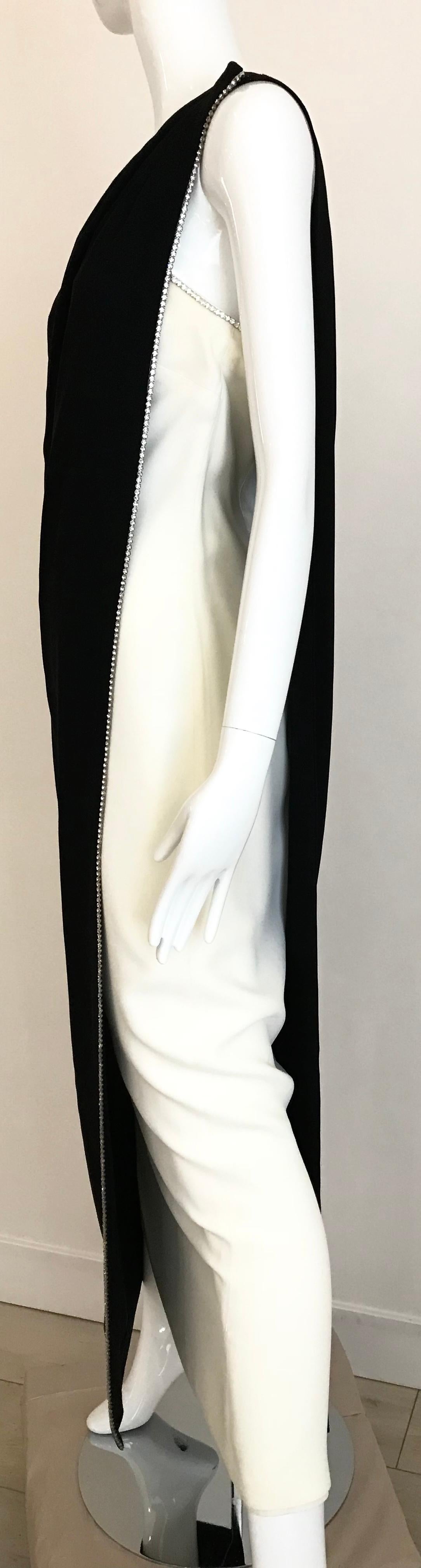 1960s Black and Cream Crepe Gown  (Schwarz)