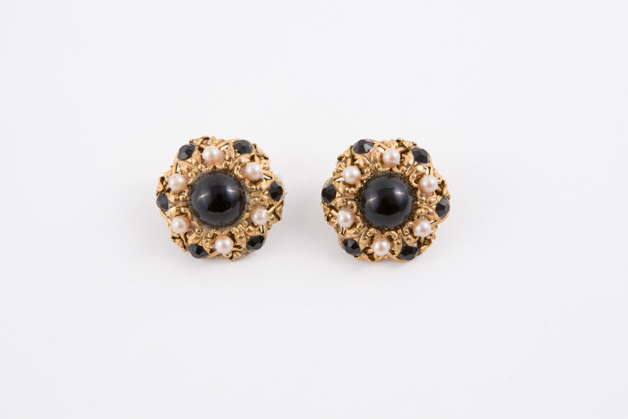 1960s black, faux pearls and gold tone clip on earrings featuring beads, a back clip fastening.  
In good vintage condition  Made in France. 
These earrings come as a pair. 
Width diameter: 1.18in. (3cm) 
We guarantee you will receive this gorgeous