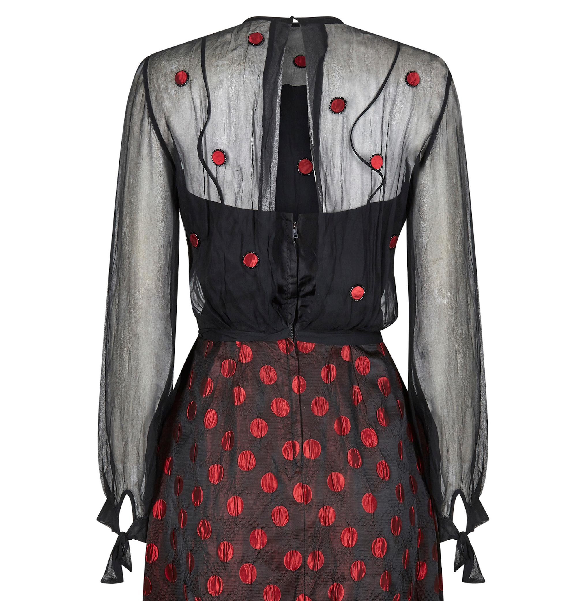 1960er Jahre Schwarz und Rot Polka Dot Demi Couture Kleid und Jacke im Angebot 1