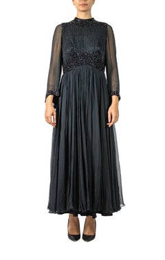 1960S Schwarz Perlen Seide Chiffon Demi-Empire Taille Kleid mit Glockenärmeln