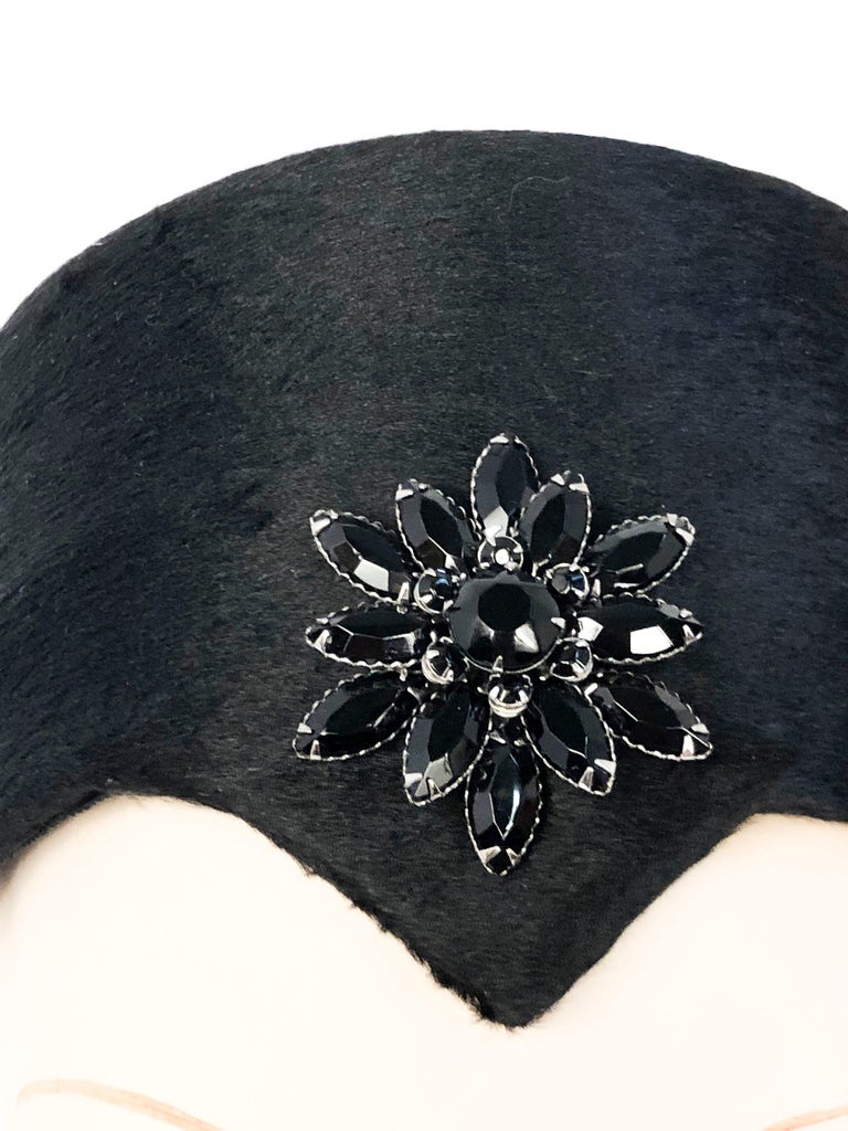 1960's Black Beaver Felt Modified Pillbox Hat In Good Condition For Sale In San Francisco, CA