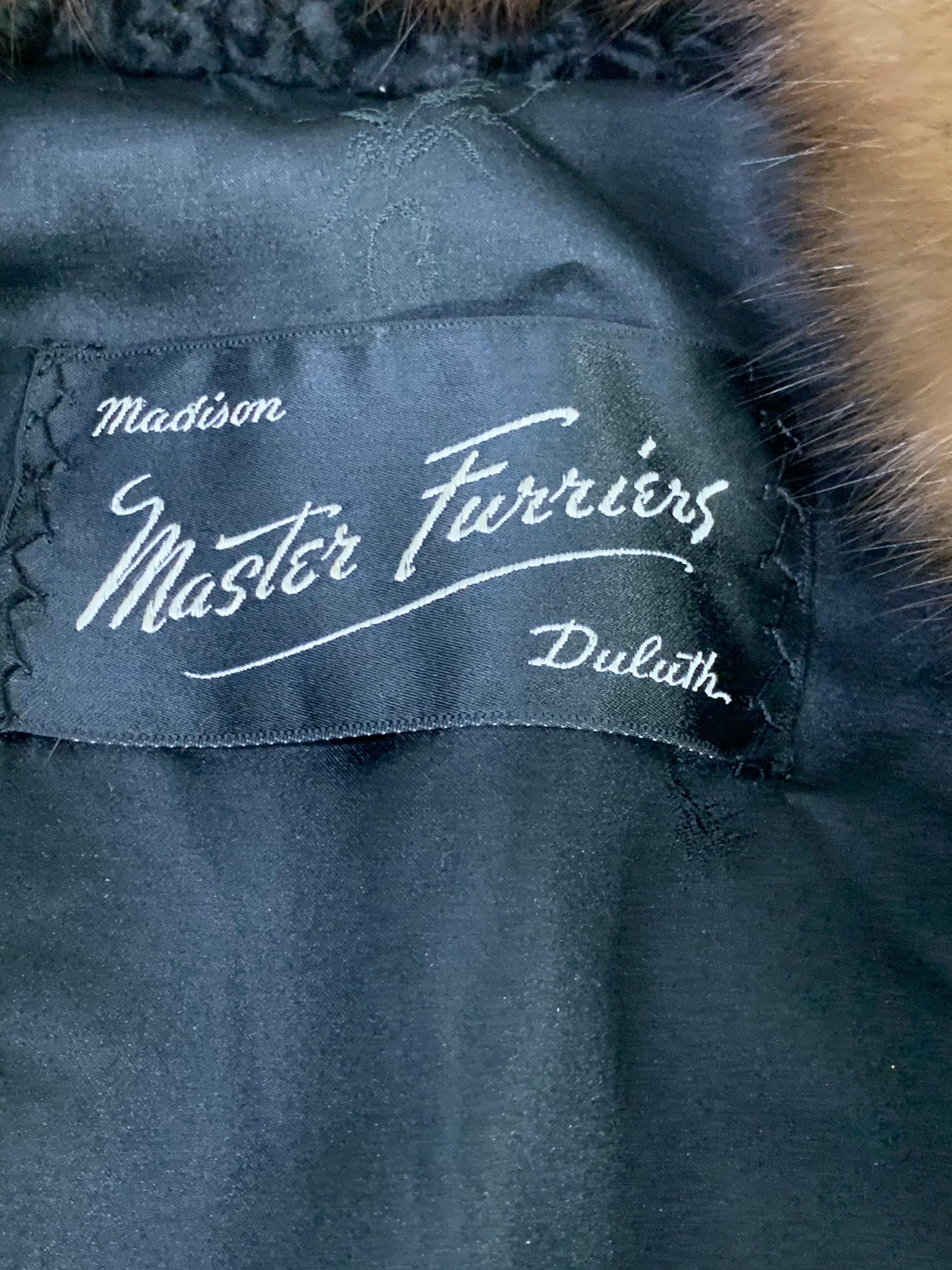 Schwarze Breitschwanz-Lamm-Cropped-Jacke aus den 1960er Jahren mit braunem Zobelkragen  im Angebot 11