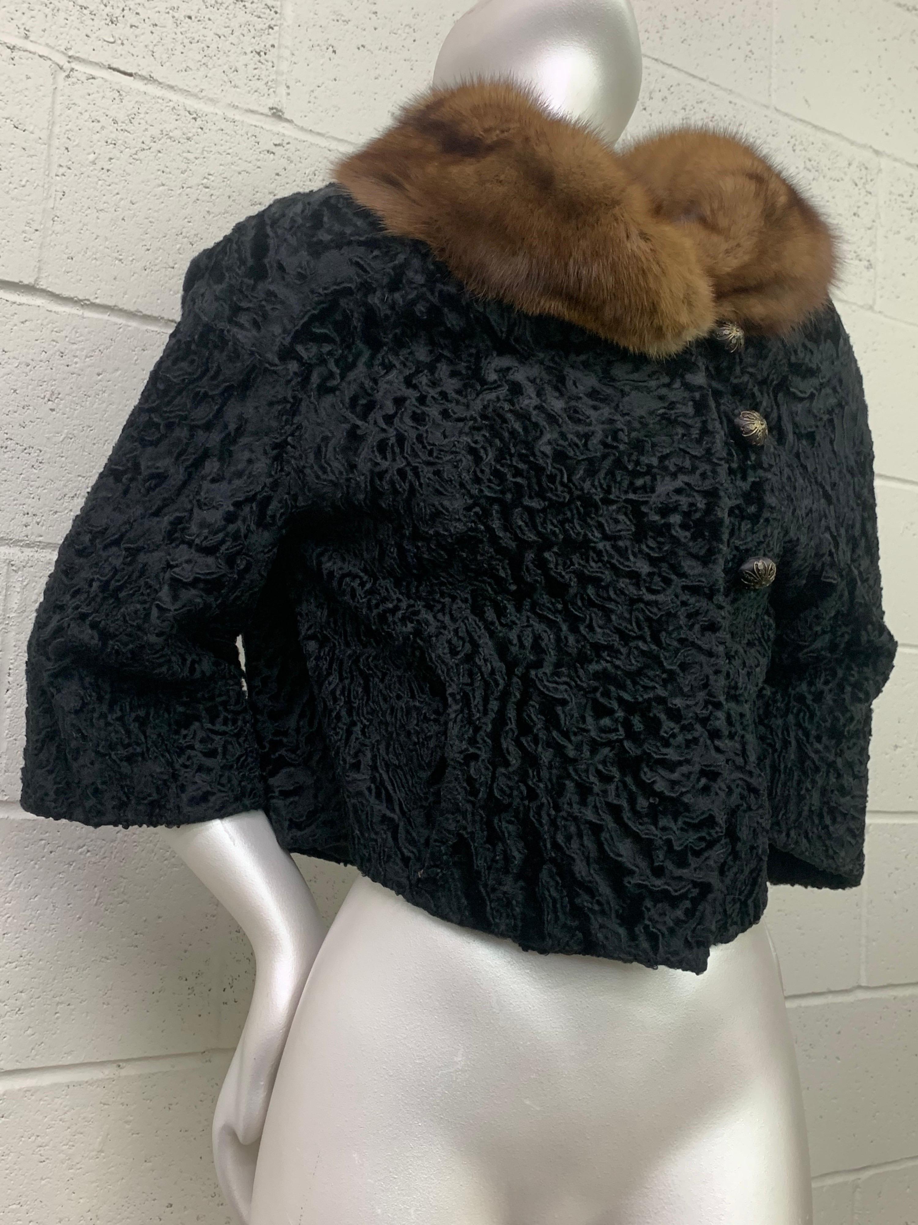 Schwarze Breitschwanz-Lamm-Cropped-Jacke aus den 1960er Jahren mit braunem Zobelkragen  im Zustand „Hervorragend“ im Angebot in Gresham, OR