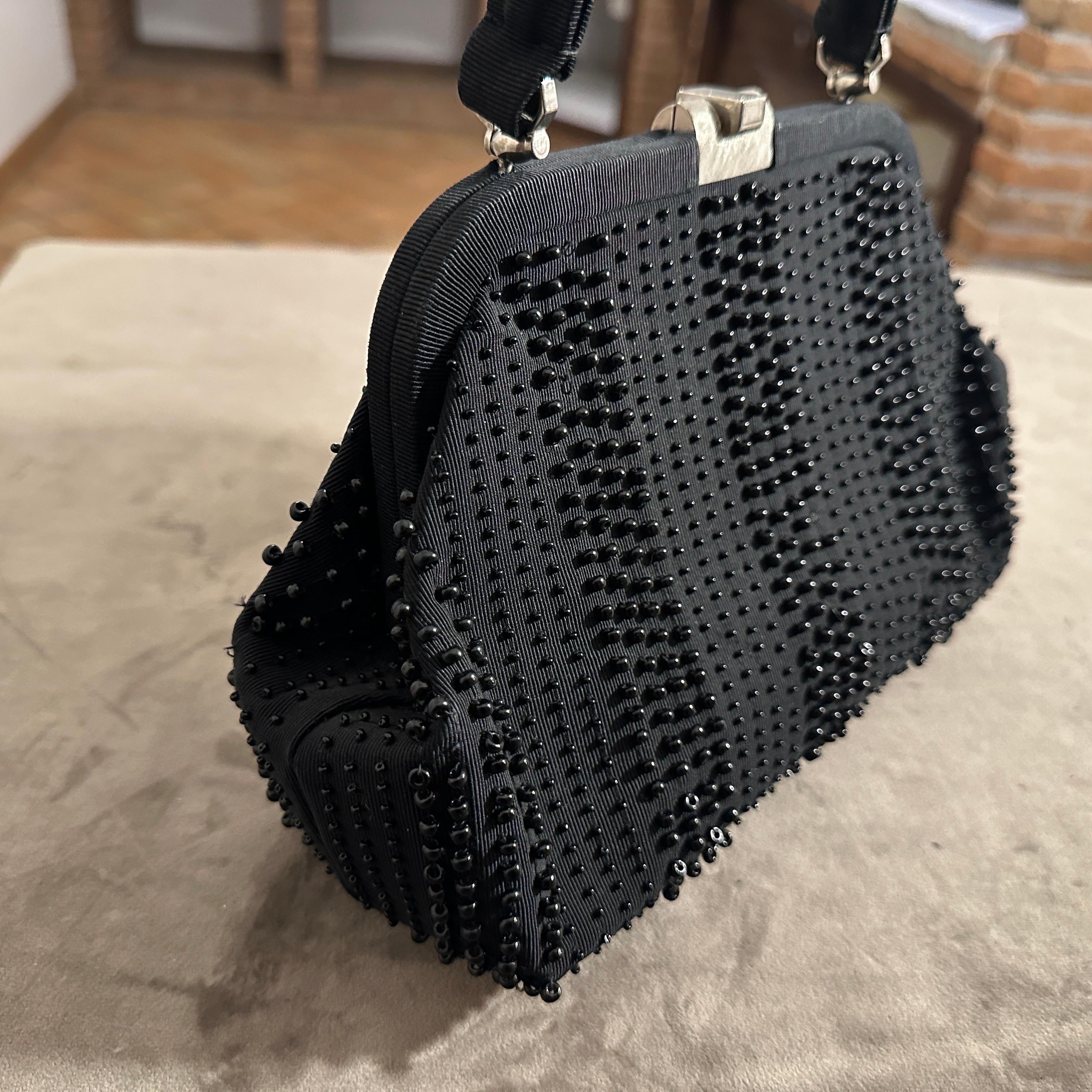 Borsa da sera italiana anni '60 in tessuto nero e perline in vendita 7