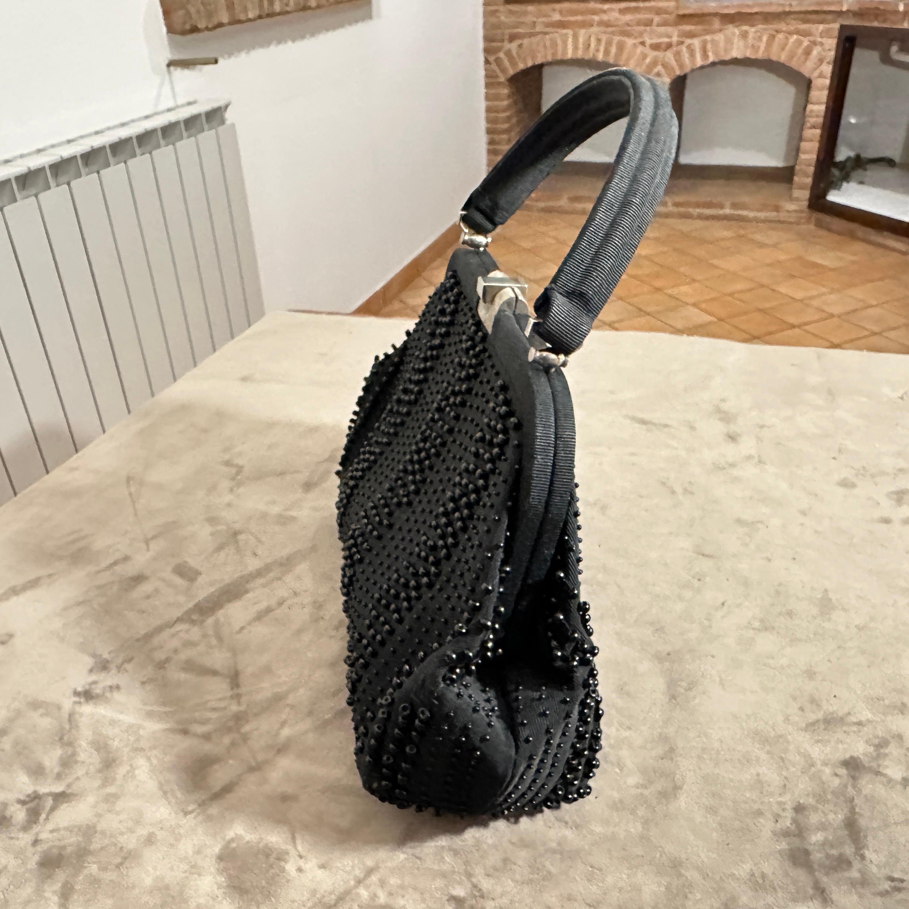 Borsa da sera italiana anni '60 in tessuto nero e perline in vendita 8