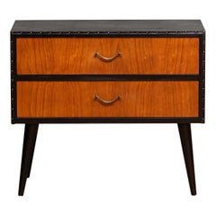 Table d'appoint à deux tiroirs en faux cuir noir et teck, années 1960