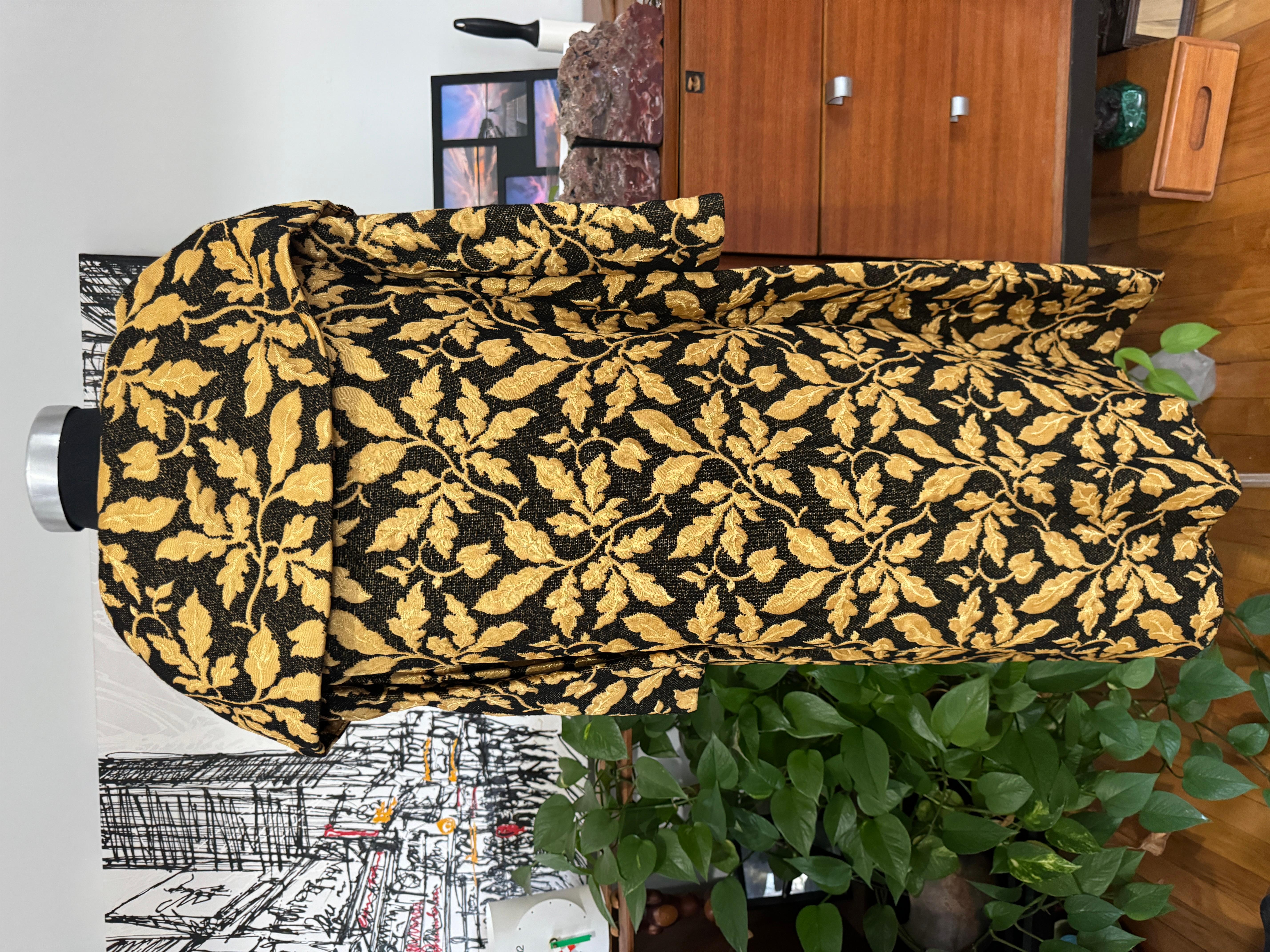 Black & Gold Brocade Metallic Evening Opera Coat 1960s For Sale 7