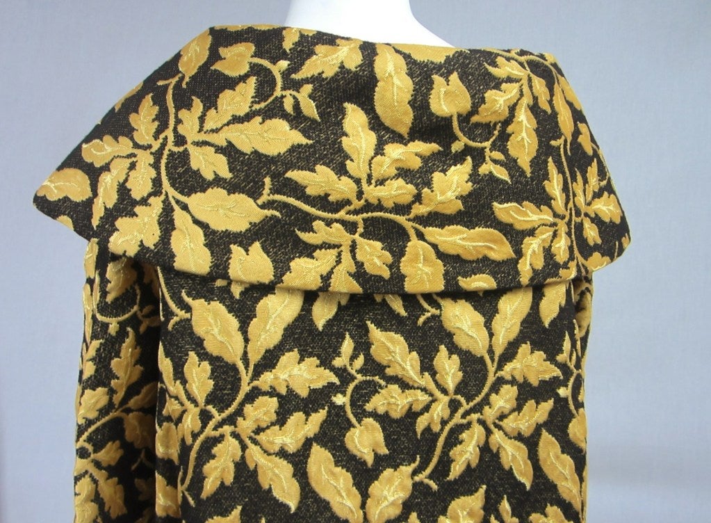 1960s Black & Gold Brocade Metallic Evening Opera Coat In Good Condition For Sale In Wallkill, NY