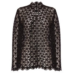 1960er Jahre Schwarze Jacke aus Spitze mit Wellenmuster und Rose