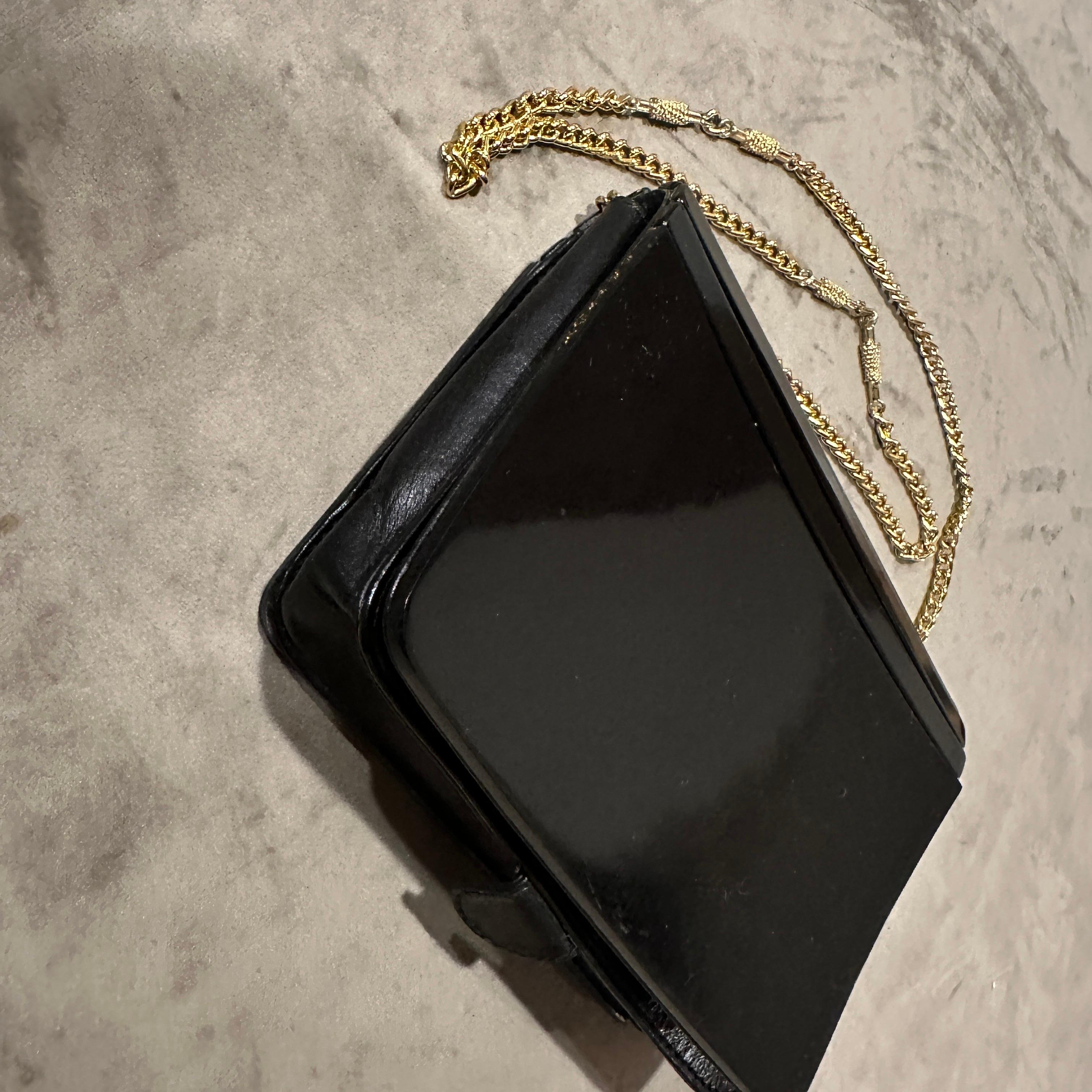 Sac de soirée italien en cuir noir et bakélite des années 1960 Pour femmes en vente