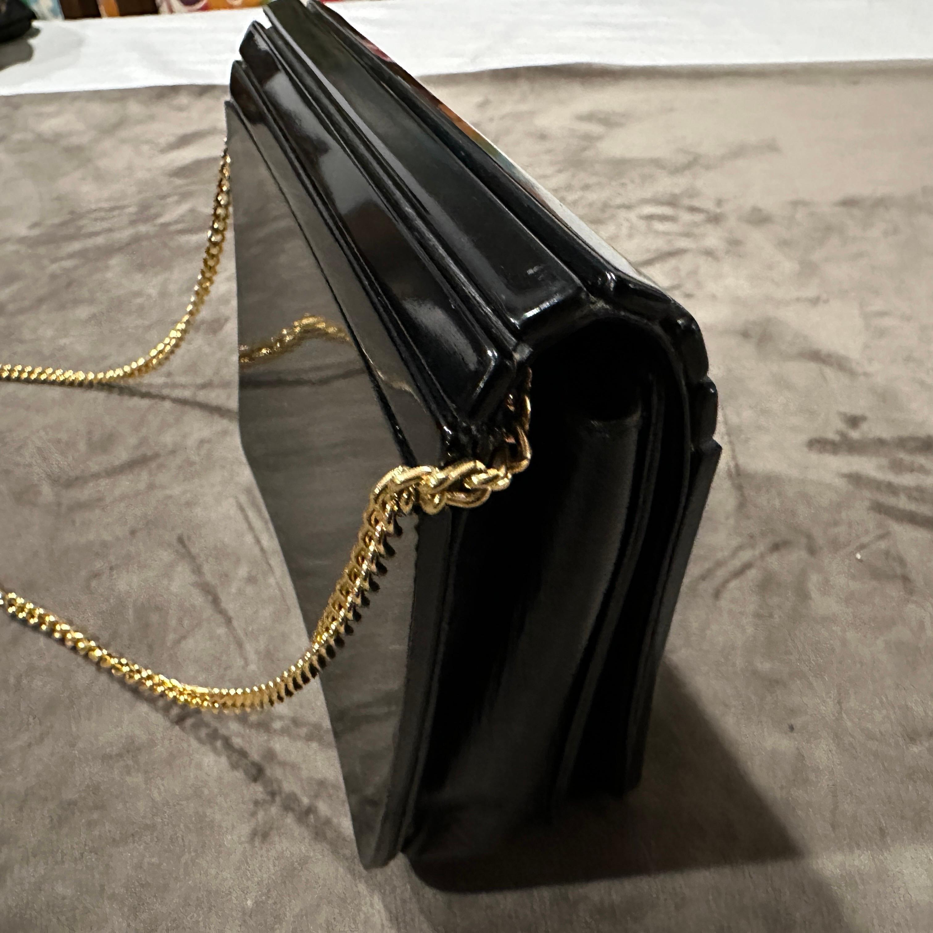 Sac de soirée italien en cuir noir et bakélite des années 1960 en vente 1