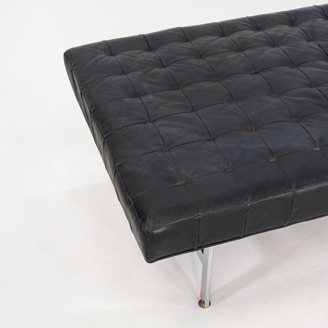 Banc de musée moderniste en cuir noir et acier des années 1960 73x31 en vente 3