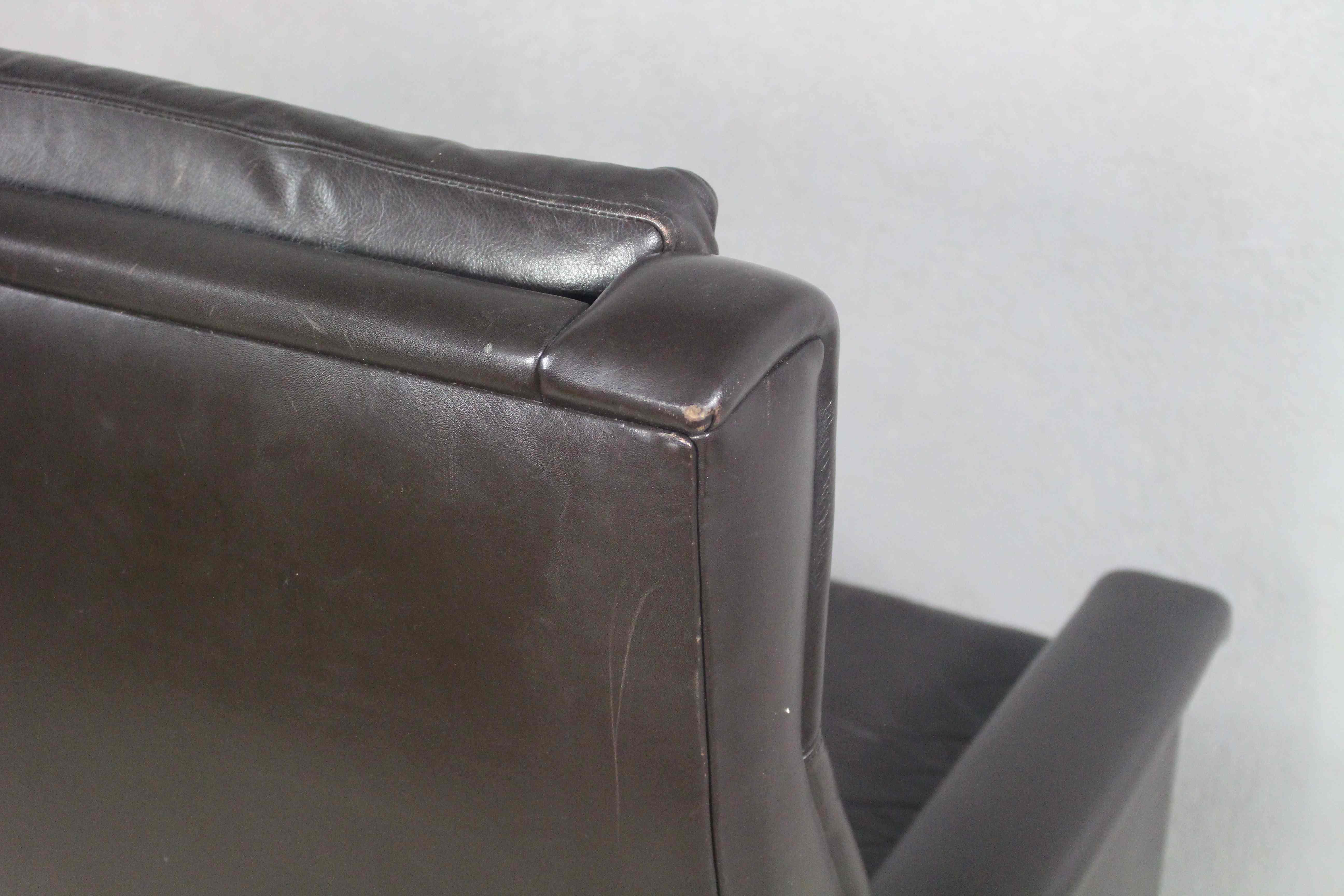 Chaise en cuir noir des années 1960 de Georg Thams en vente 12
