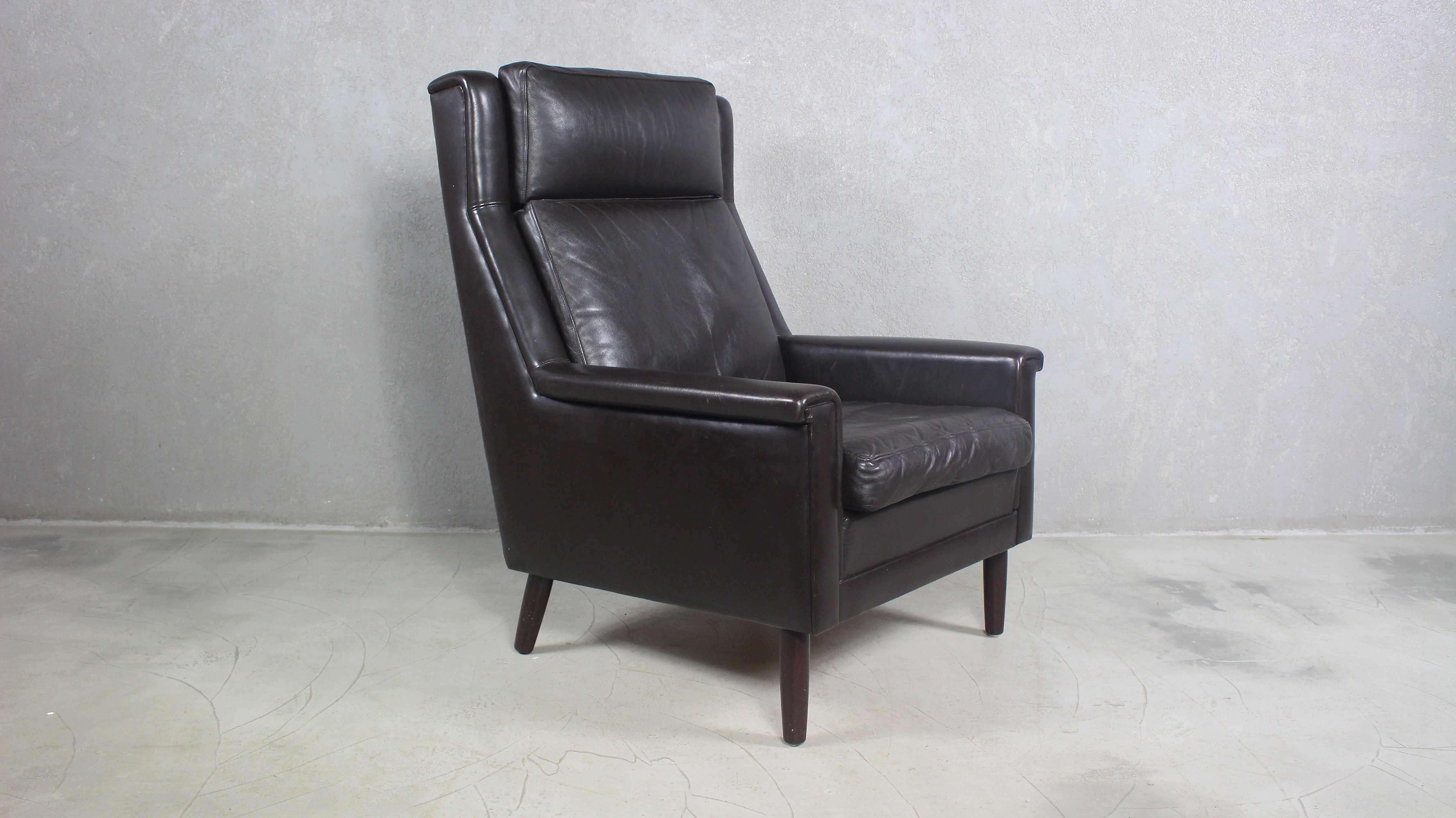 Black Leather Chair by Georg Thams.
Danish Vintage Lounge Chair from 1960 s.
Produced in Denmark.
It is made of black leather and wooden legs.
Beautiful light patina on the leather.