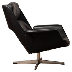 Chaise pivotante 'Rondo' en cuir noir des années 1960 conçue par Olli Borg pour Asko Finlande