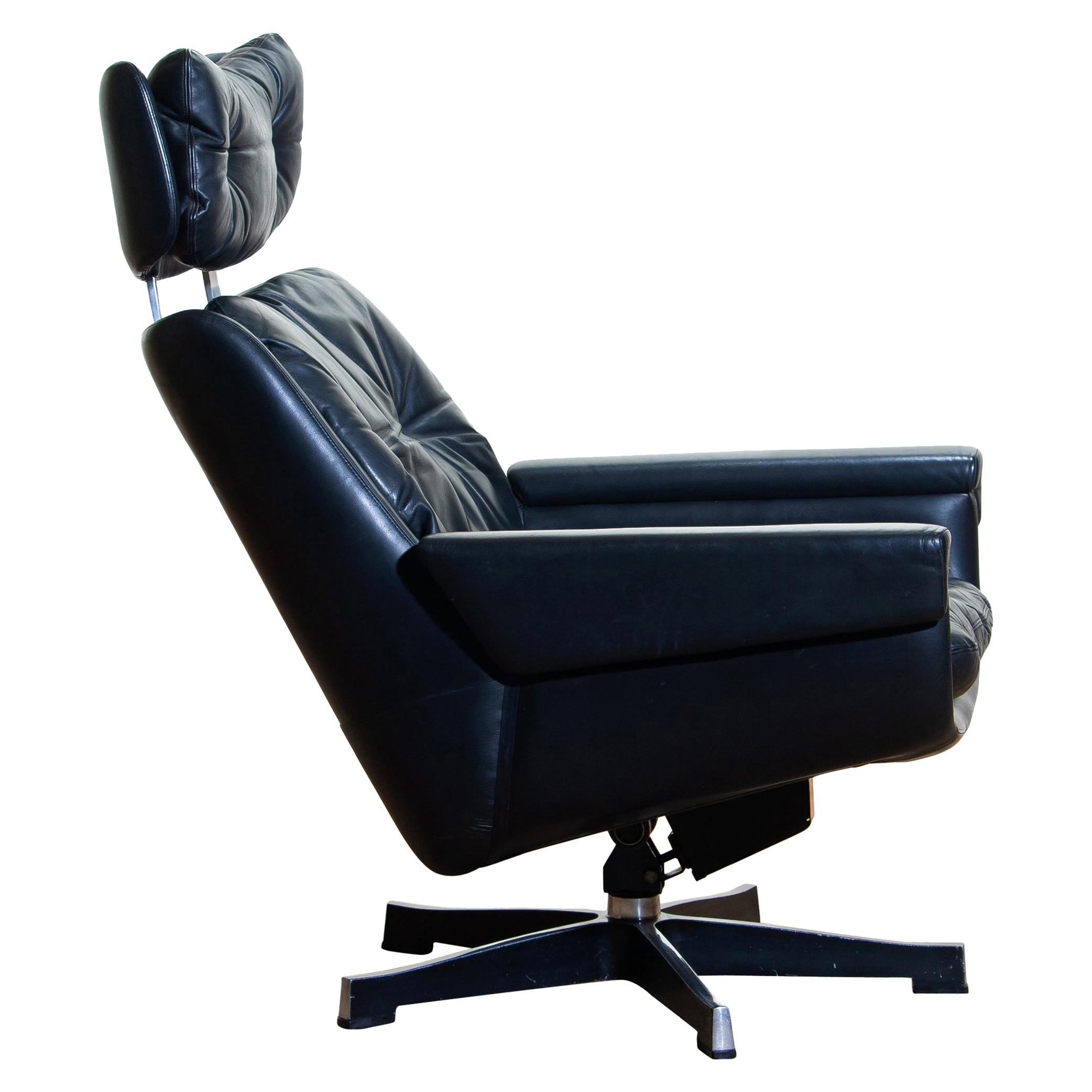 Very comfortable black leather swivel or rocking lounge chair 