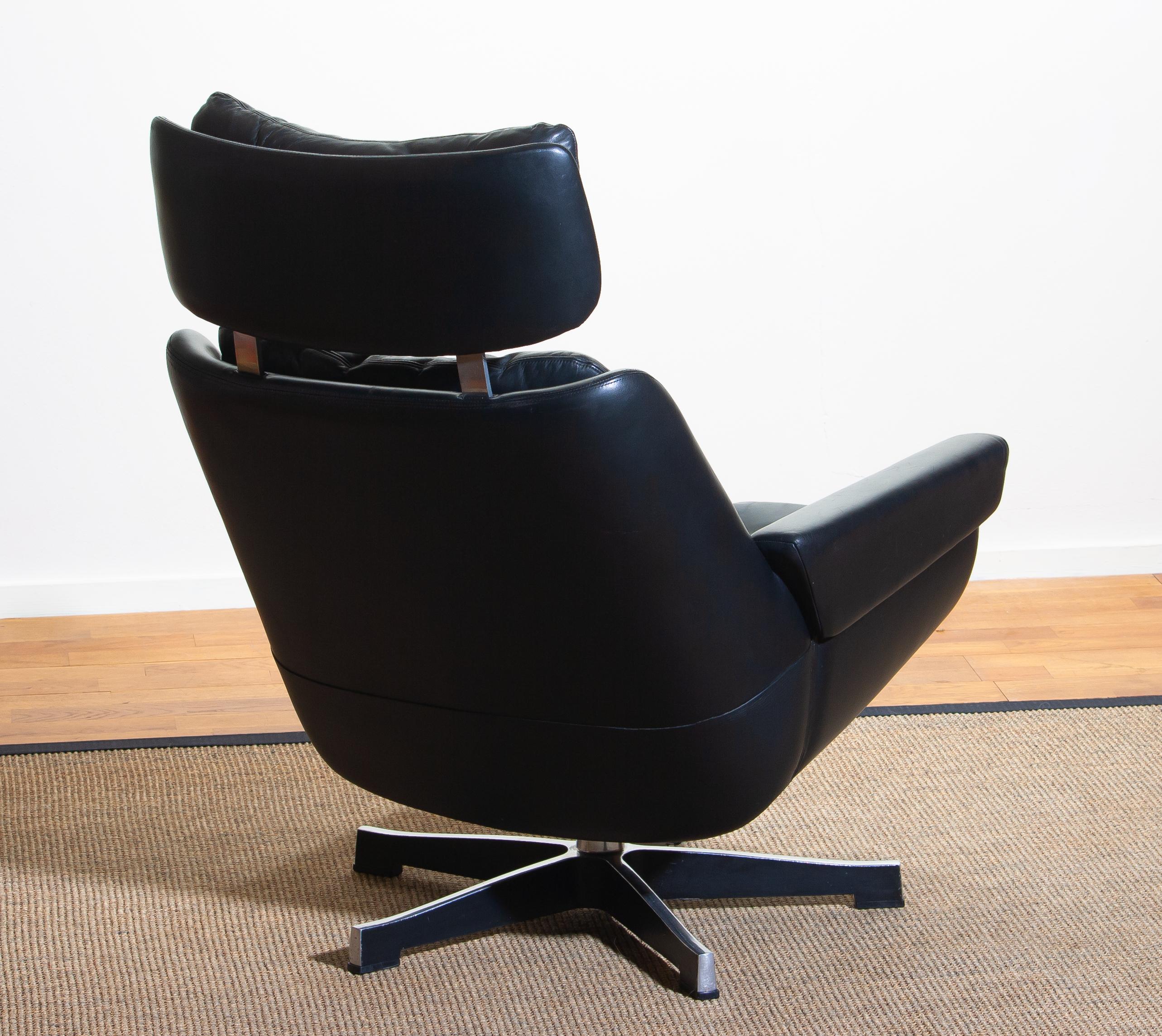1960s, Black Leather, Rosario, Swivel Rocking Chair by Kurt Hvitsjö for Isku In Good Condition In Silvolde, Gelderland