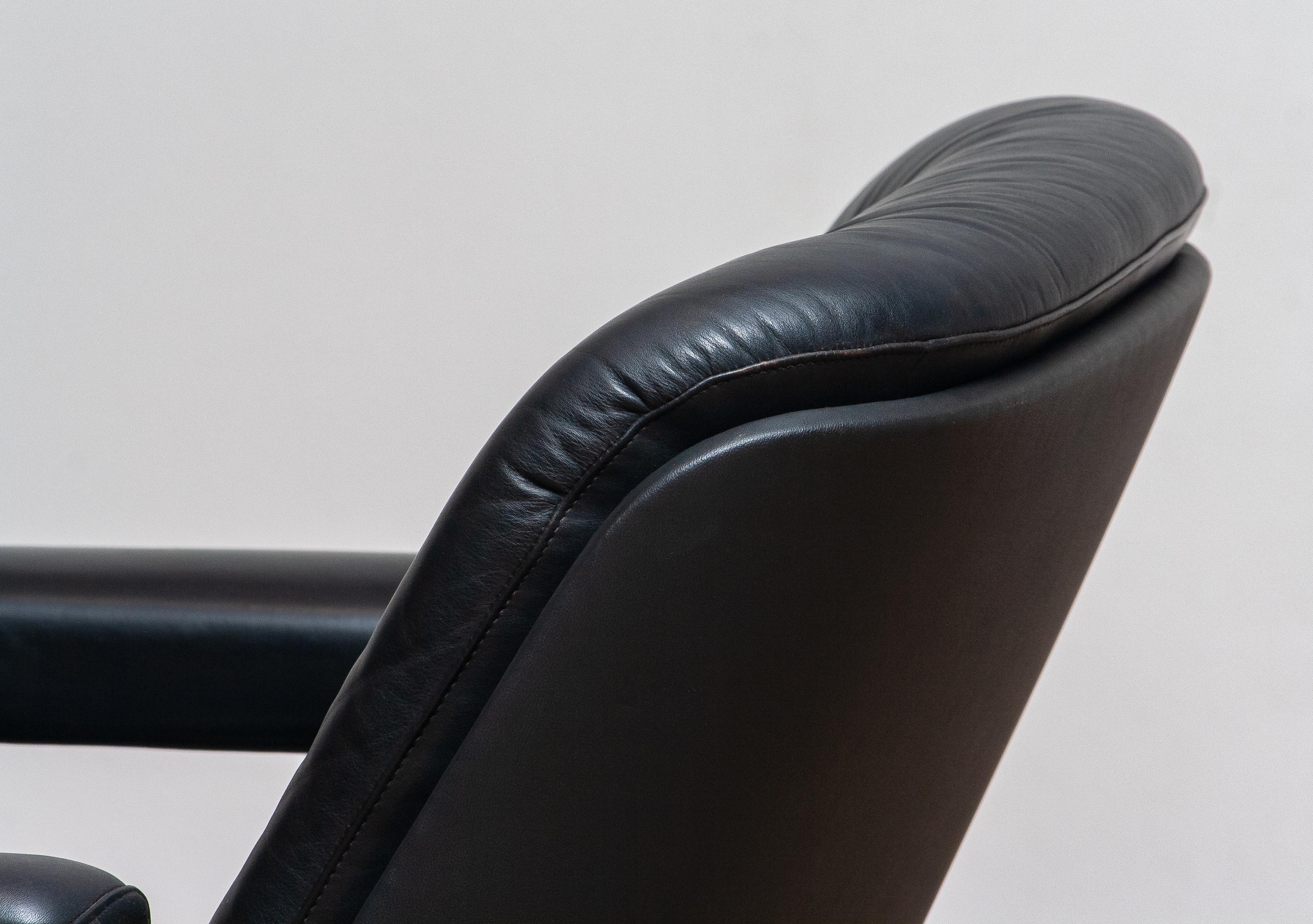 1960s, Black Leather Swivel Chair by Martin Stoll for Giroflex Stoll Mdl, 7065 In Good Condition In Silvolde, Gelderland