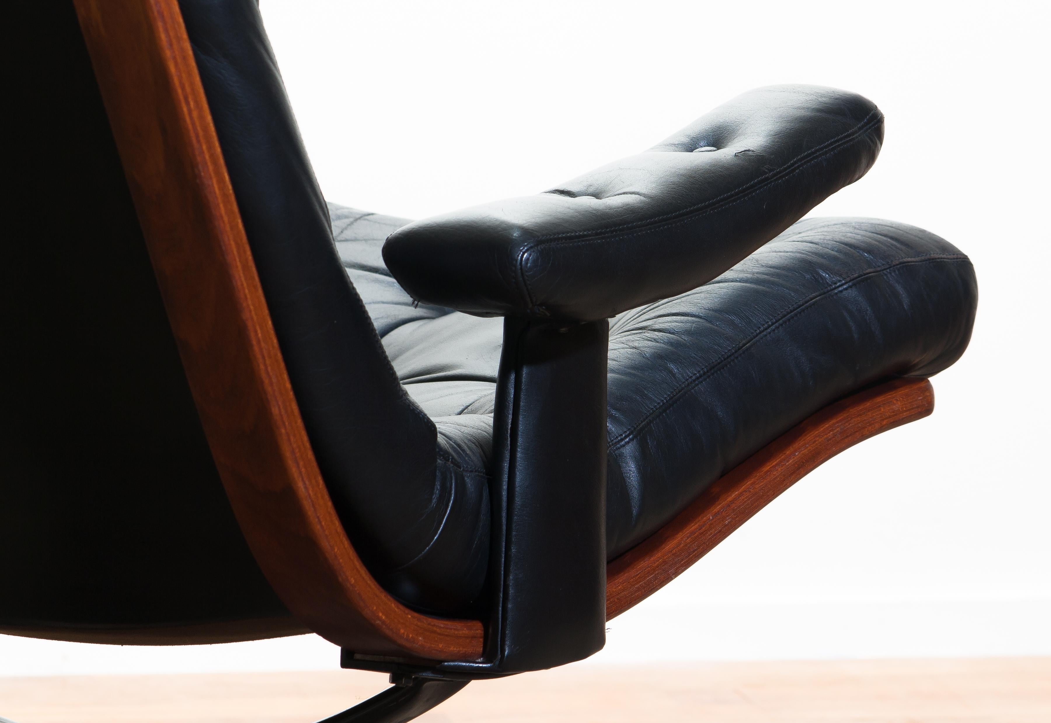 1960s, Black Leather Swivel Chair with Jakaranda Stand by Göte Design Nässjö 3