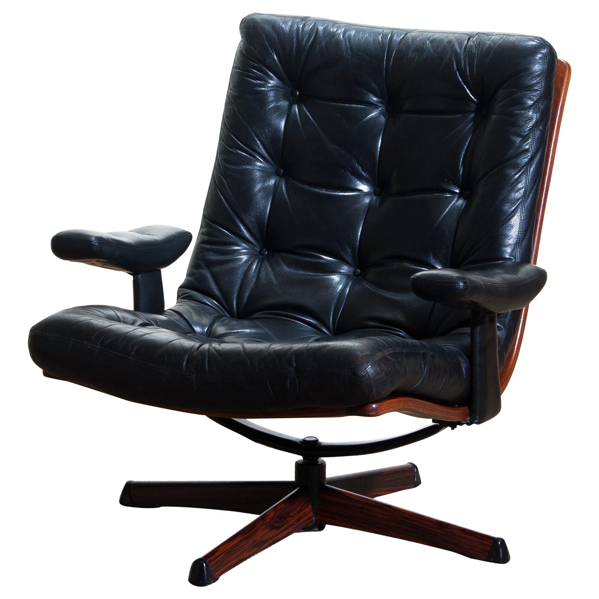 Mid-Century Modern 1960s, Black Leather Swivel Chair with Jakaranda Stand by Göte Design Nässjö