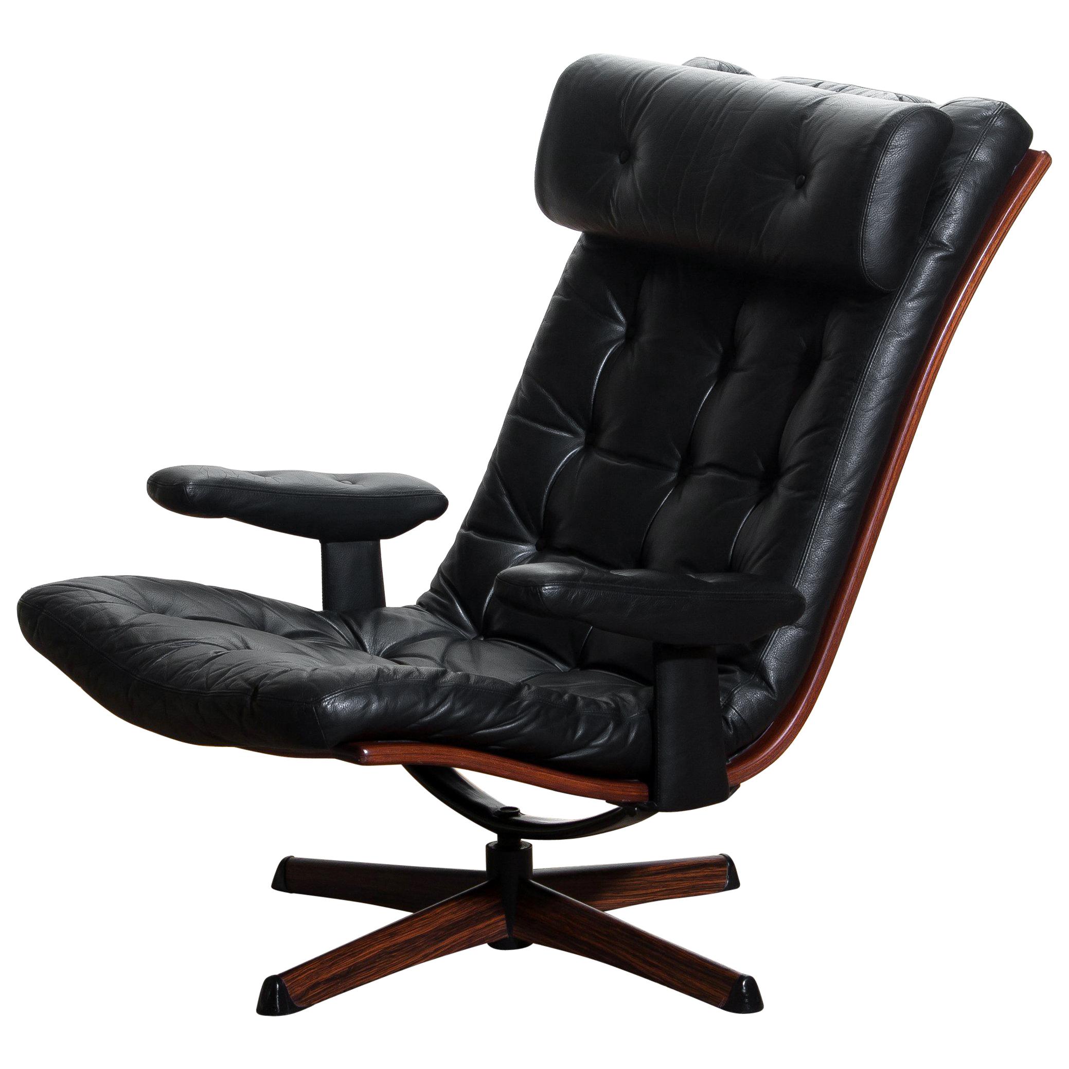 1960s, Black Leather Swivel Chair with Jakaranda Stand by Gote Design Nassjo In Good Condition In Silvolde, Gelderland