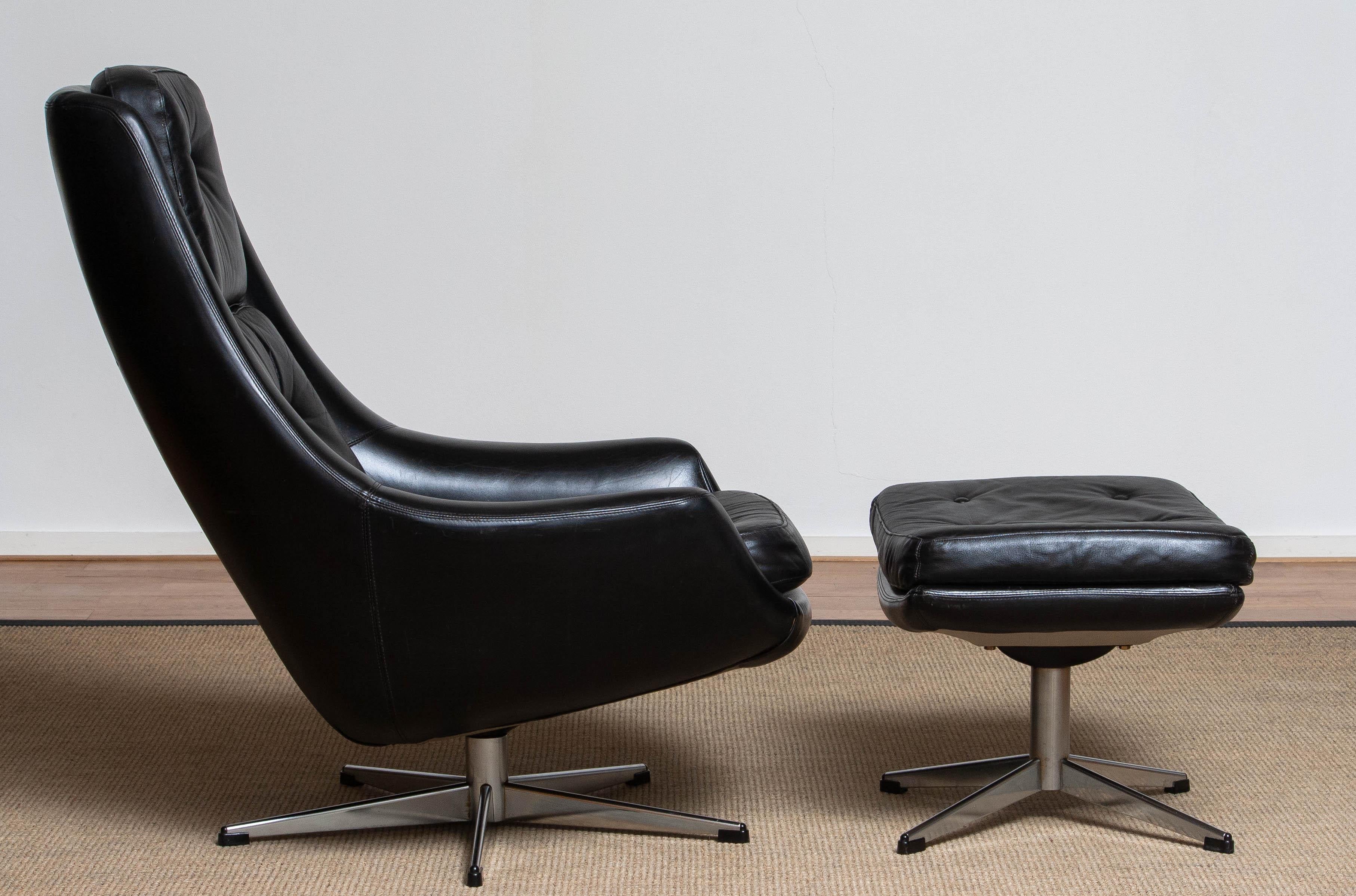 Mid-20th Century 1960s Black Leather Swivel Chair with Matching Ottoman by H.W. Klein for Bramin