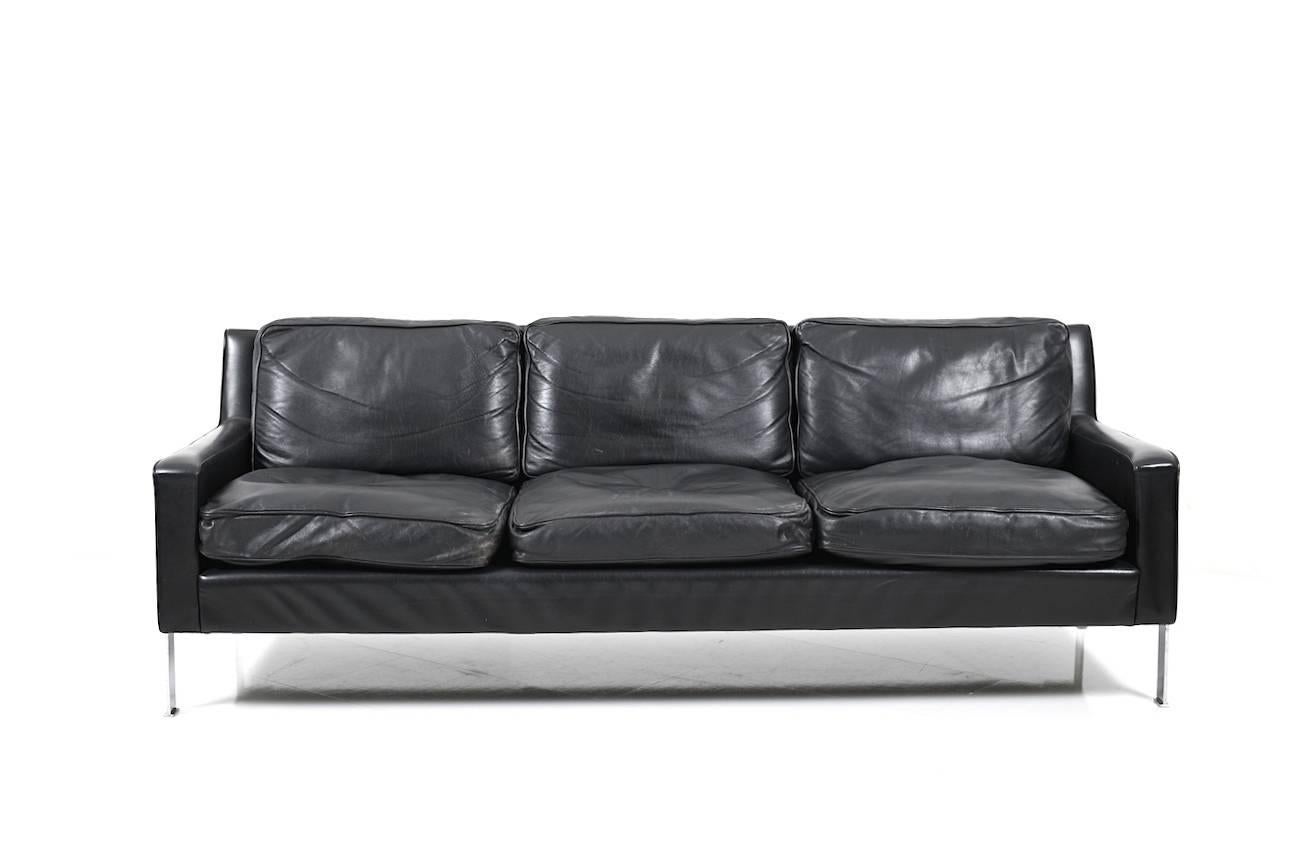 German 1960s Black Leather Tecta Moebel Seating Group 3-1-1-1 For Sale