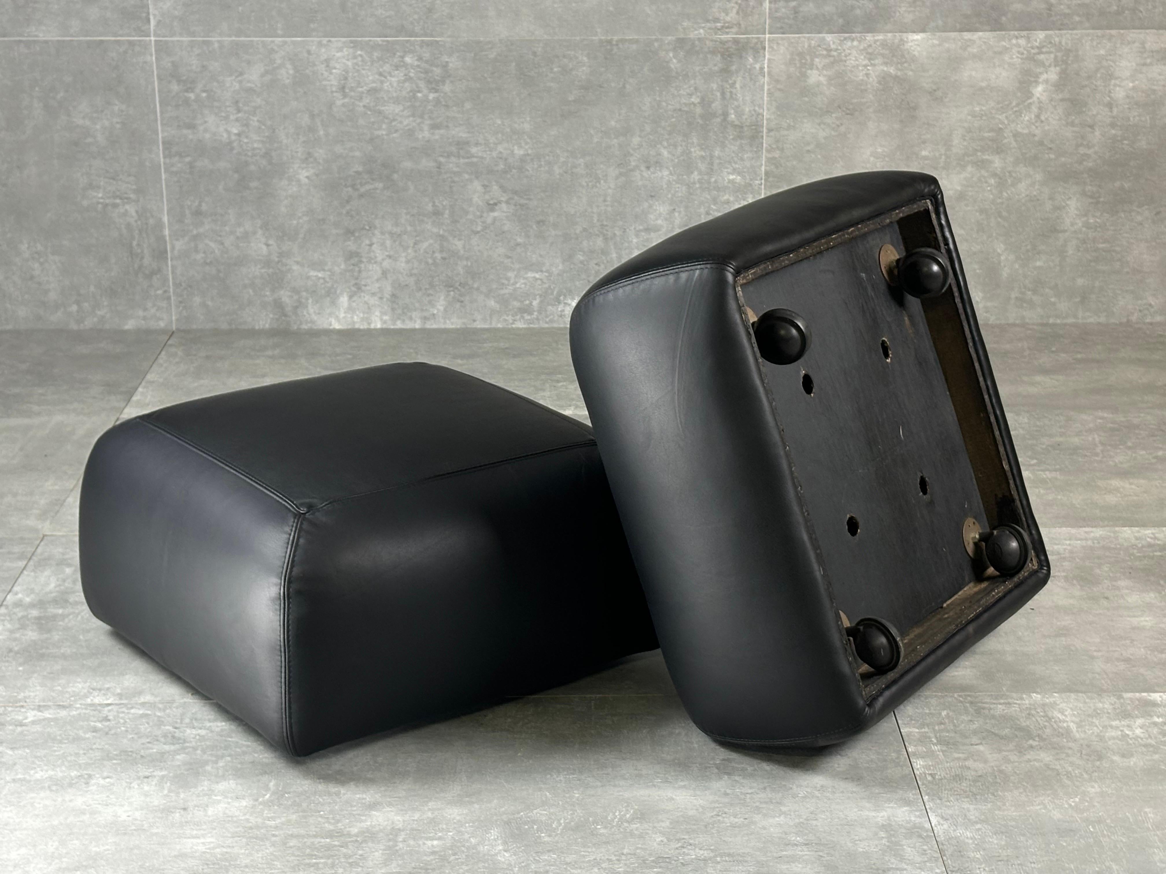 Pouf en cuir noir des années 1960, ensemble de 2 Bon état - En vente à Quarrata, IT