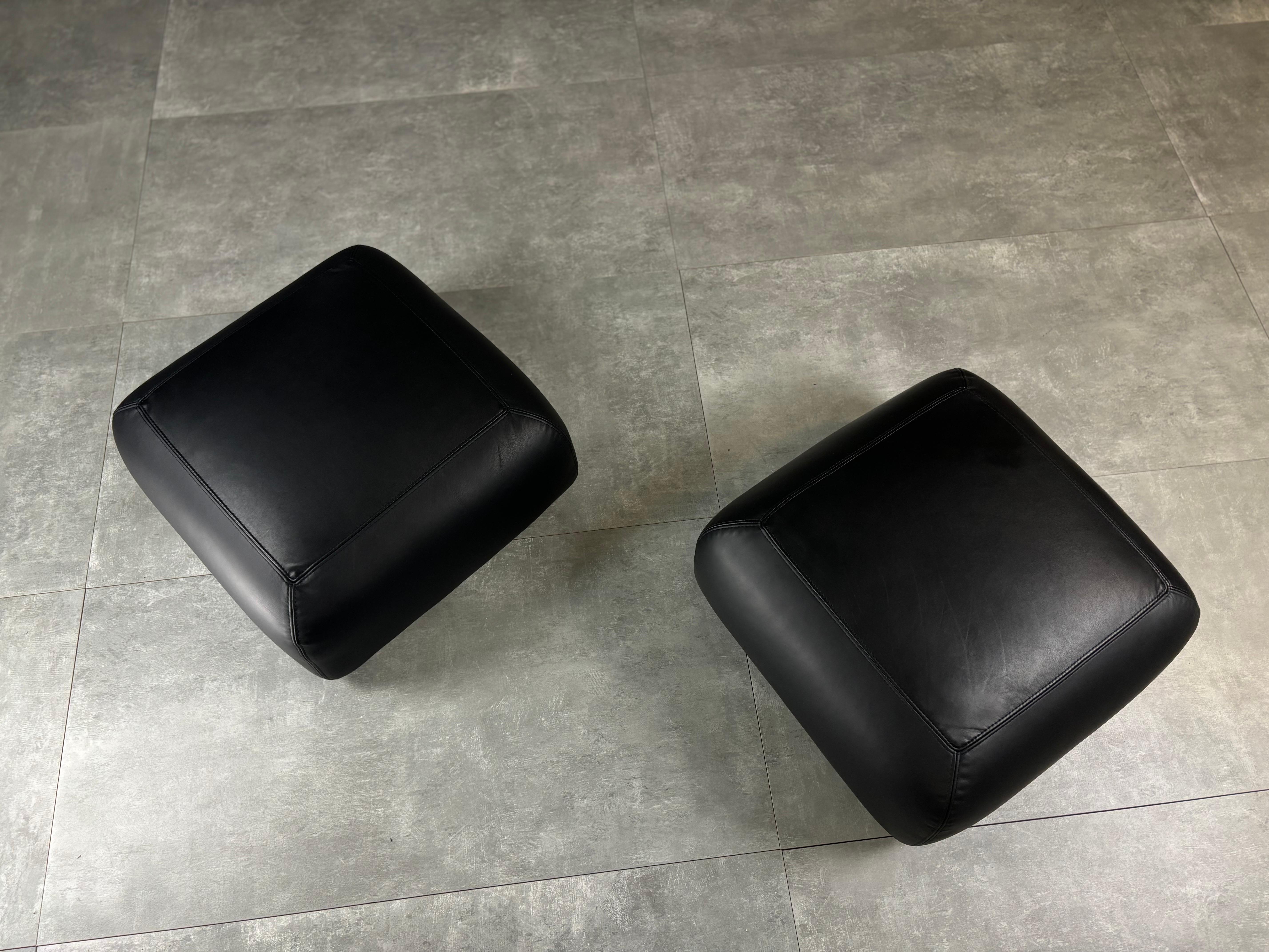 Pouf en cuir noir des années 1960, ensemble de 2 en vente 1