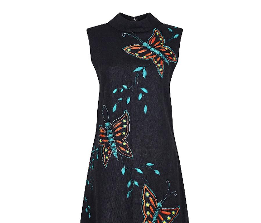 1960s Black Linen Hand Painted Butterfly Print Dress In Excellent Condition For Sale In London, GB