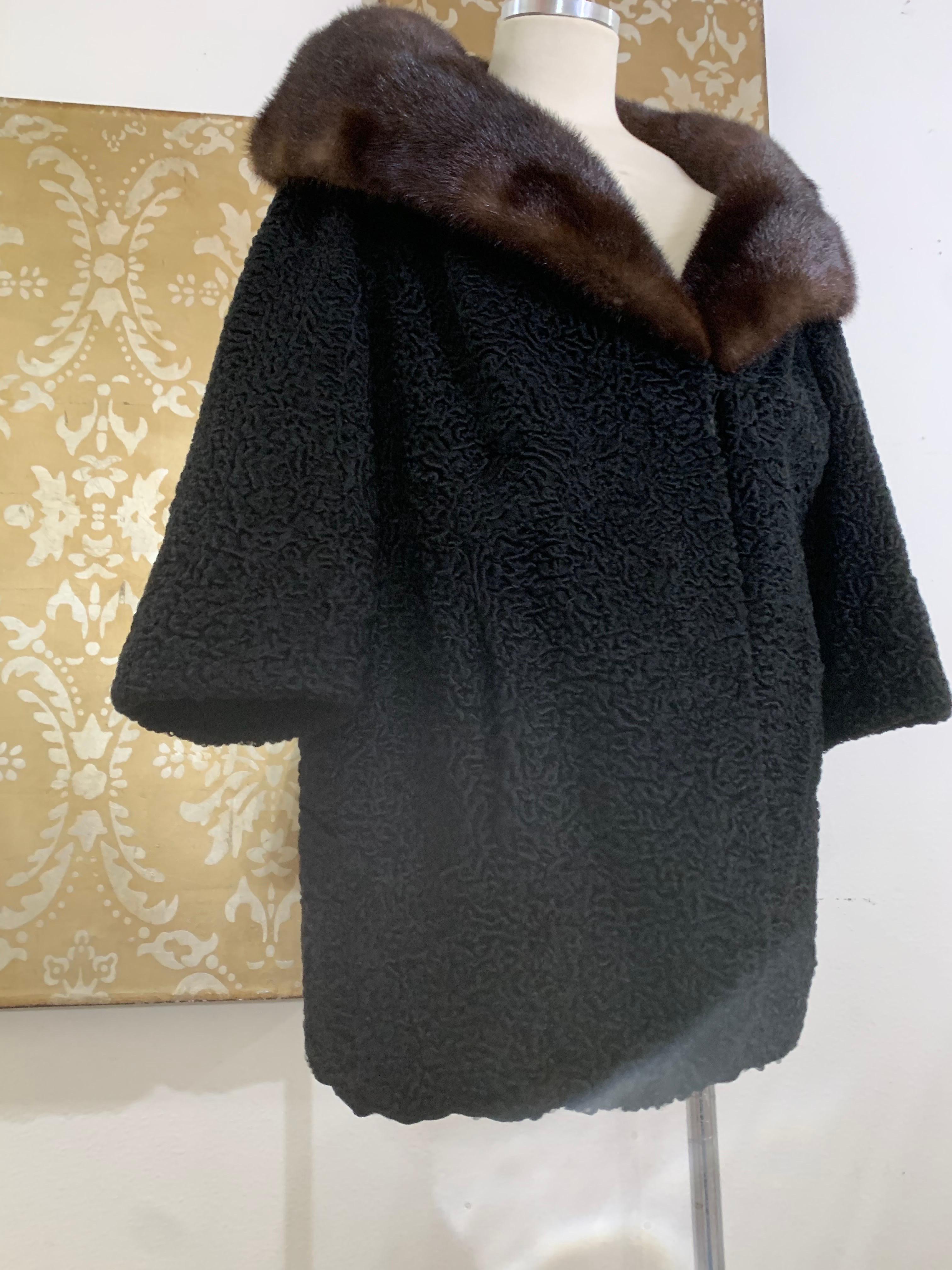 Cappotto da auto in agnello persiano nero del 1960 con colletto a scialle in visone del ranch e manica a bracciale In condizioni ottime in vendita a Gresham, OR